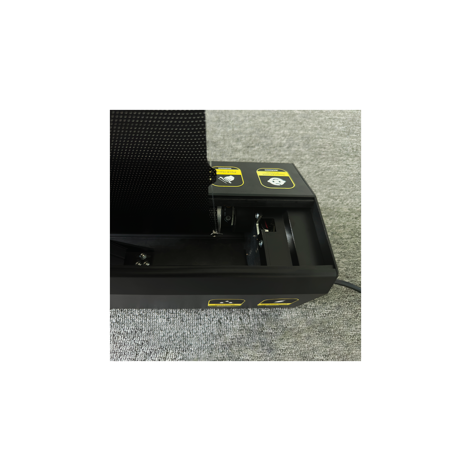 EluneVision – Écran ALR de plancher à très courte distance de projection motorisée Aurora 8K de 120&nbsp;po