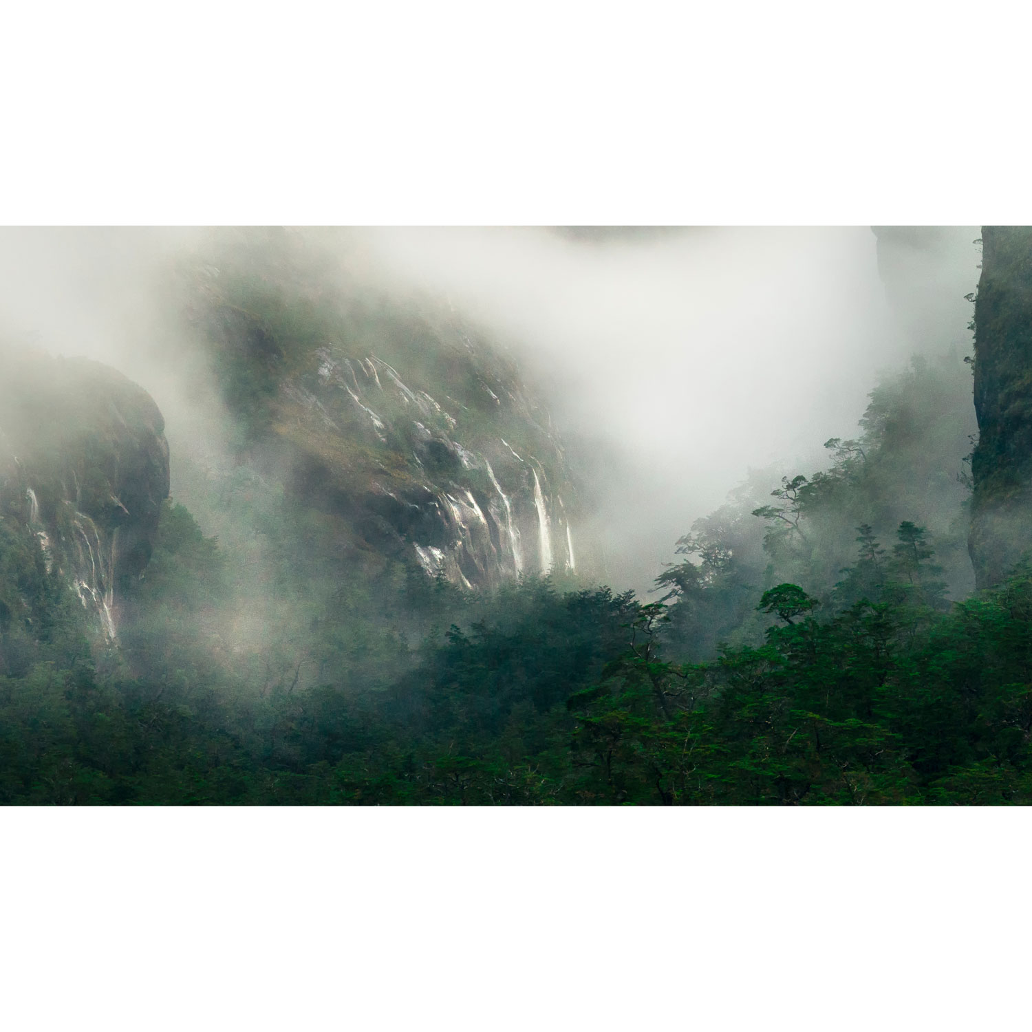 Téléobjectif zoom plein format monture E FE 70-200 mm f/2,8 OSS Premium G Master de Sony