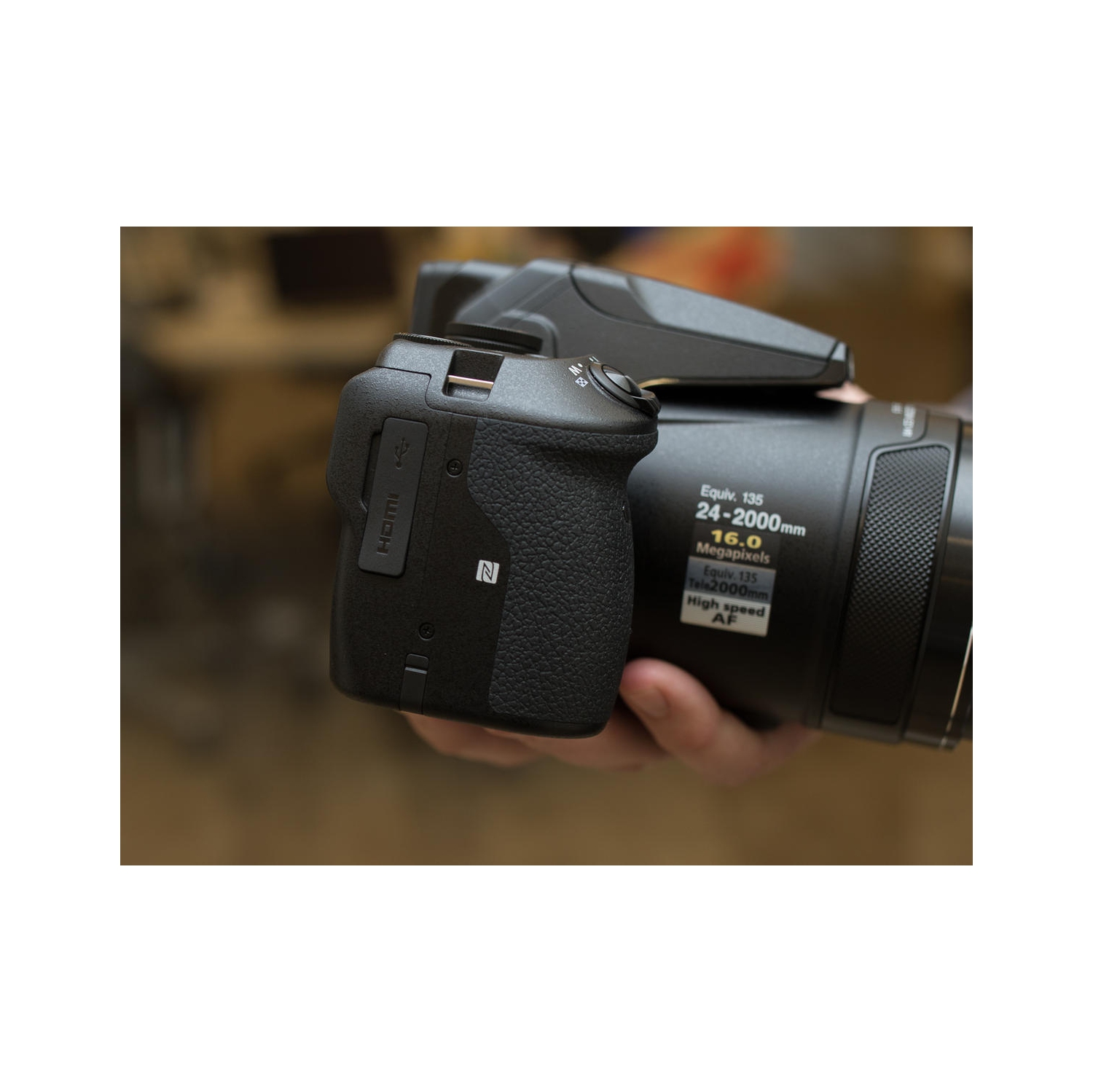 Appareil photo numérique Coolpix P900 Wi-Fi 83x de Nikon avec zoom, carte 64 Go, batterie, étui, trépied, filtre, flash et trousse – version