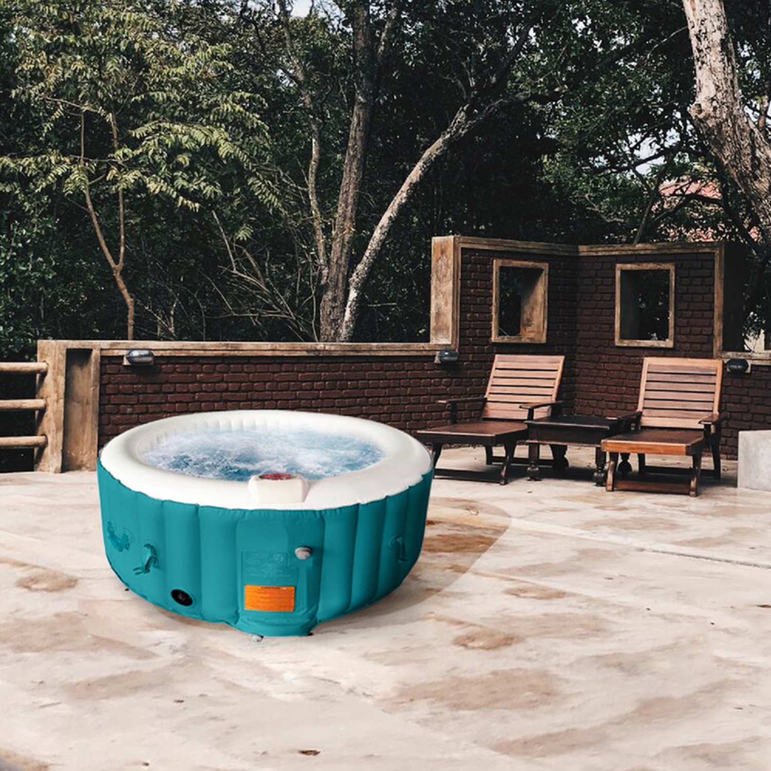Spa gonflable rond avec couvercle HTIR4GRW d’ALEKO - 4 personnes - 210 gallons - Bleu clair et blanc
