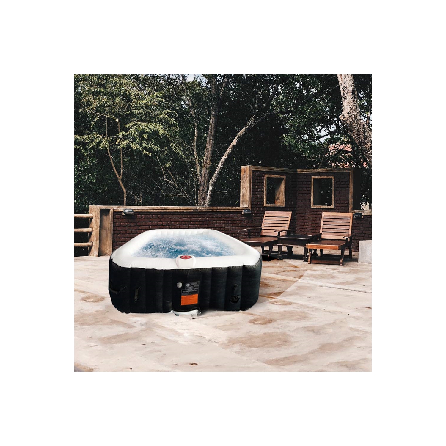 Spa gonflable carré avec couvercle HTISQ4BKWH d’ALEKO - 4 personnes - 160 gallons - Noir et blanc