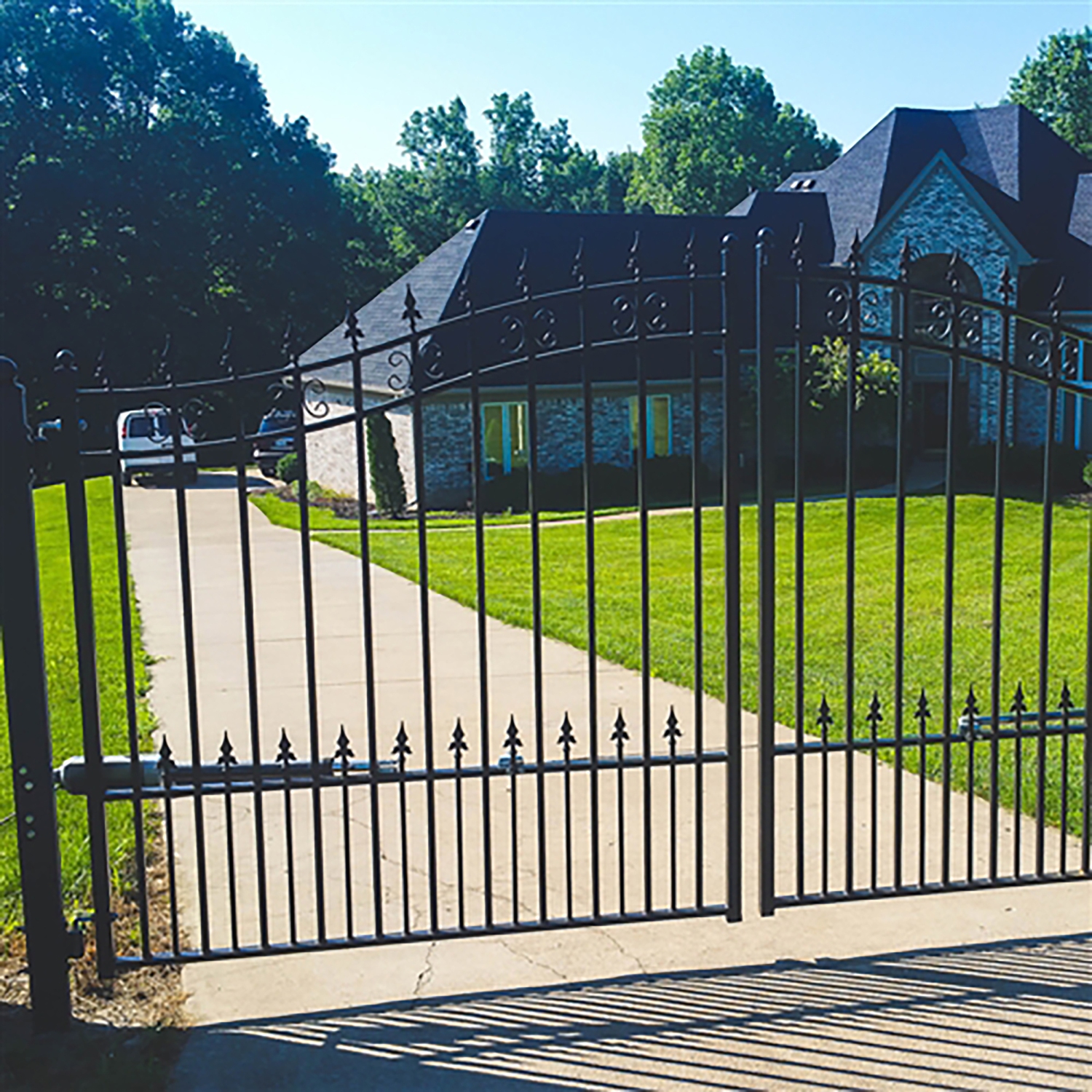 ALEKO DG18STPD St. Louis Style Iron Wrought Dual Driveway Gate 18'