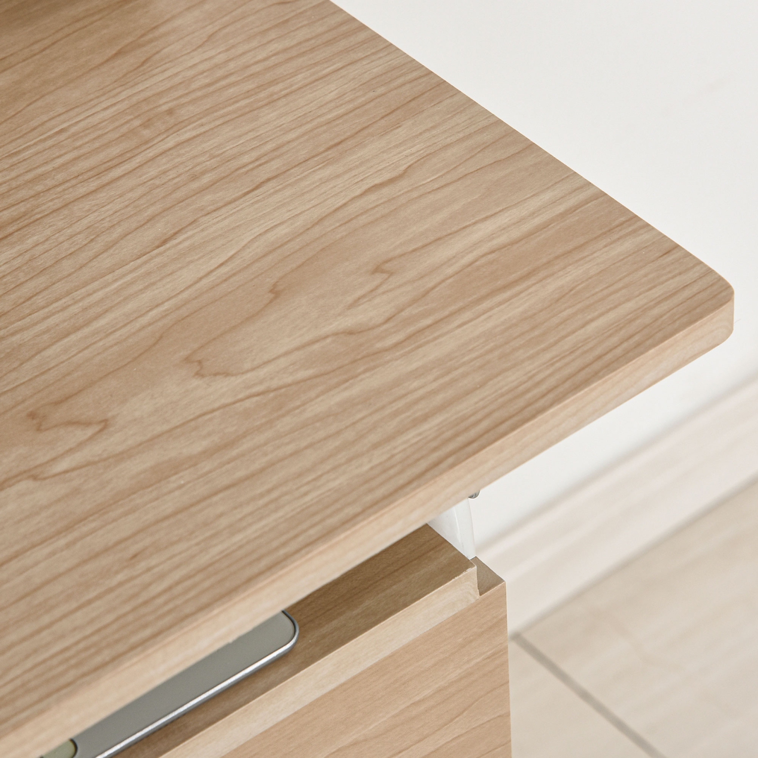 Bureau d’ordinateur pliable avec tiroirs de HOMCOM, table d’étudiant de direction avec tablette de rangement, 6 roulettes pour le bureau à domicile