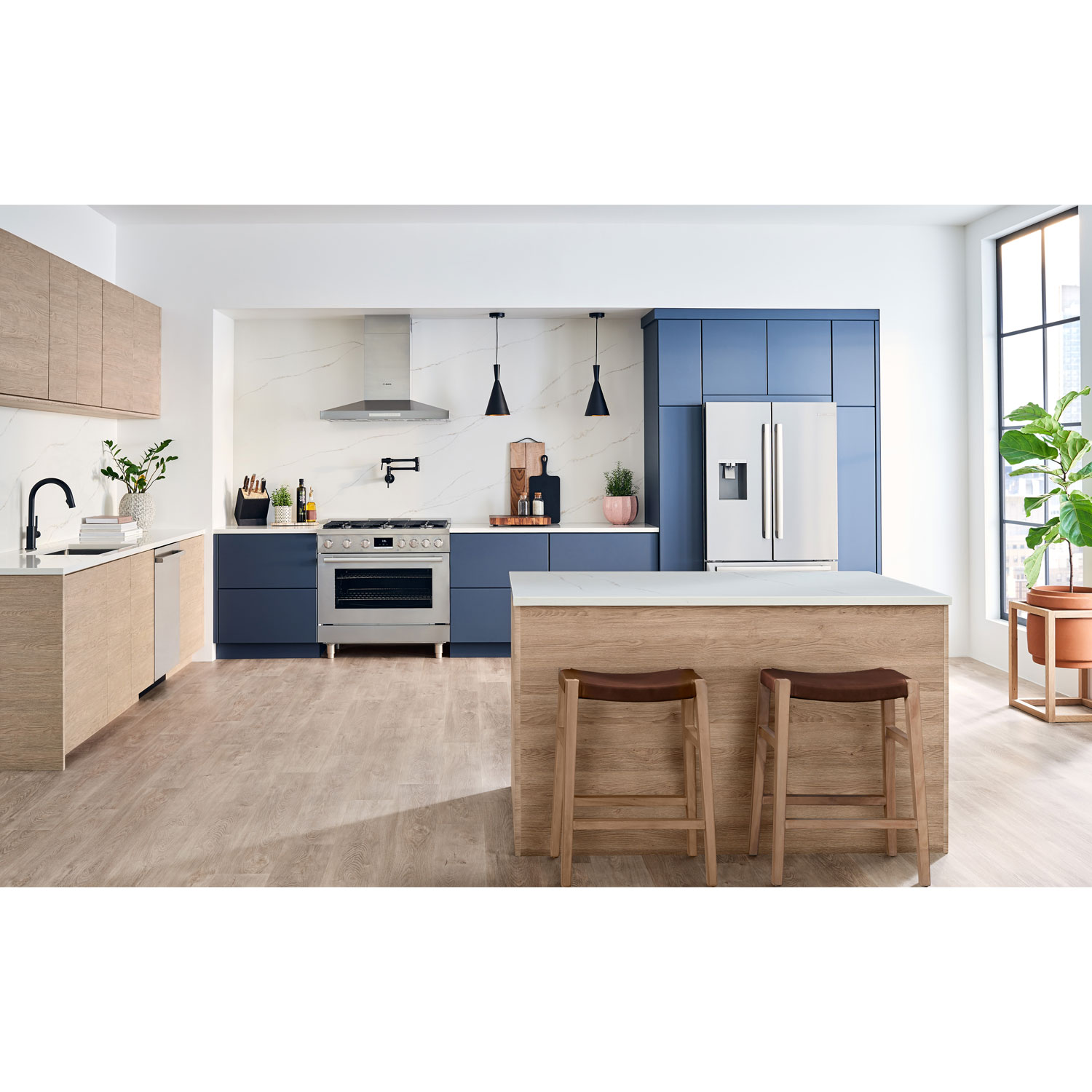 Bosch 36" 3.5 Cu. Ft. True Convection 6-Burner Freestanding Gas Range - Stainless