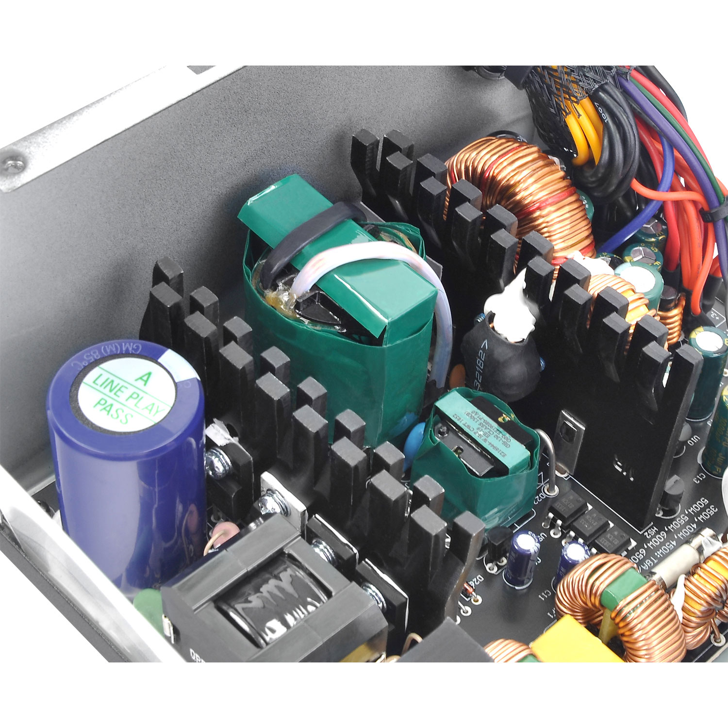 Bloc d'alimentation non modulaire de 700 W Smart de Thermaltake