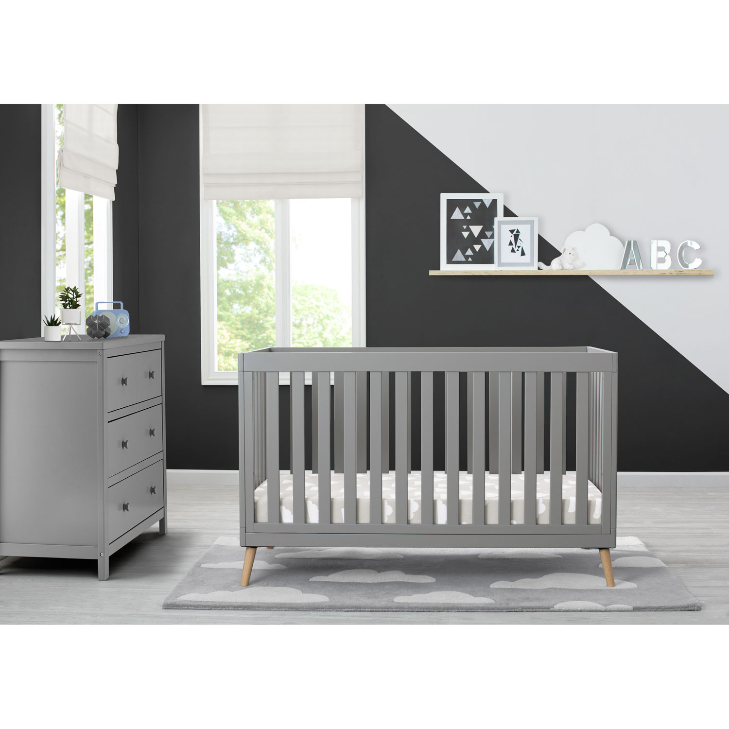 Lit de bébé convertible 4-en-1 Tucker de Delta Children - Gris