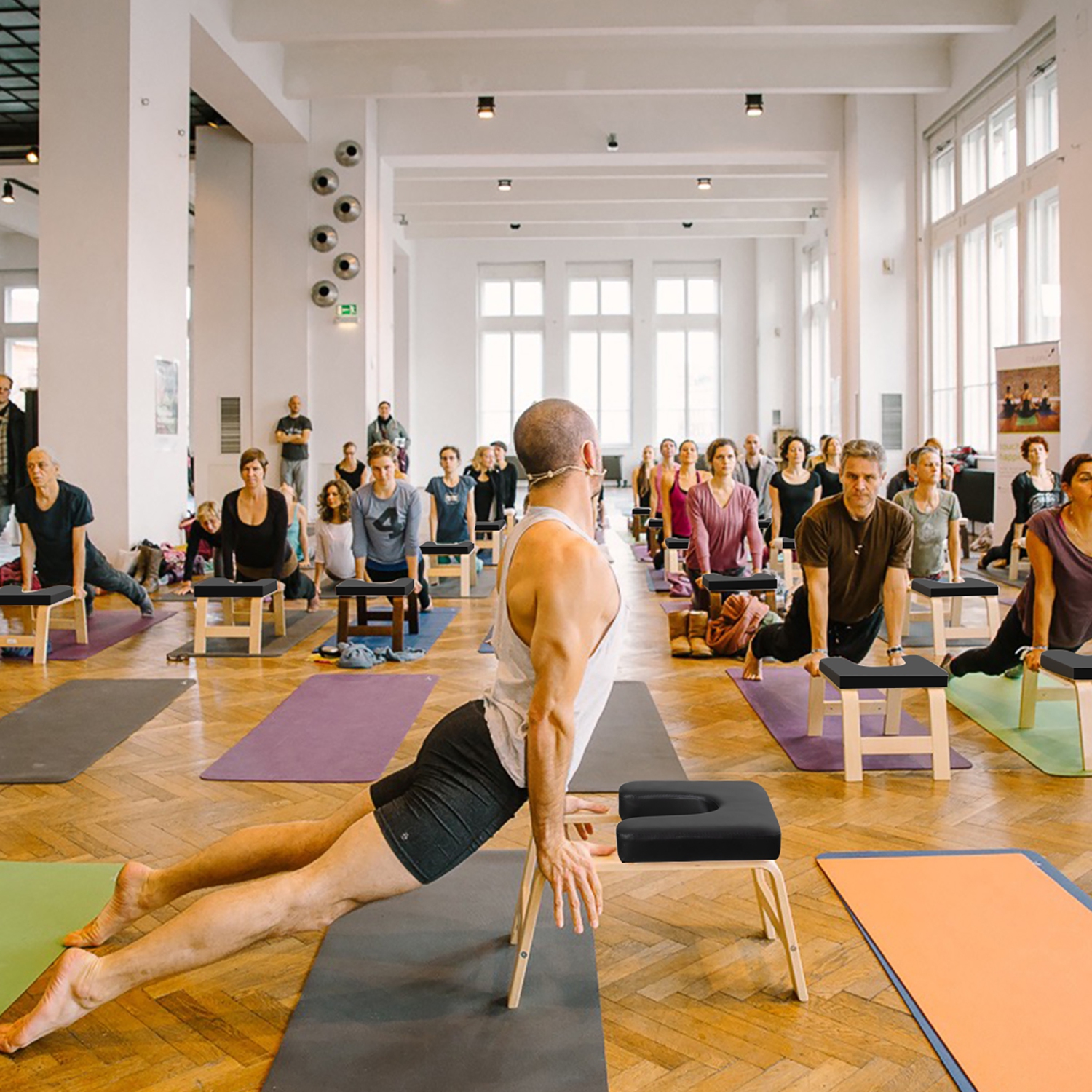 Meuble en bois avec support pour casque de yoga de Costway, et coussinets en PVC pour soulager la fatigue des membres de la famille