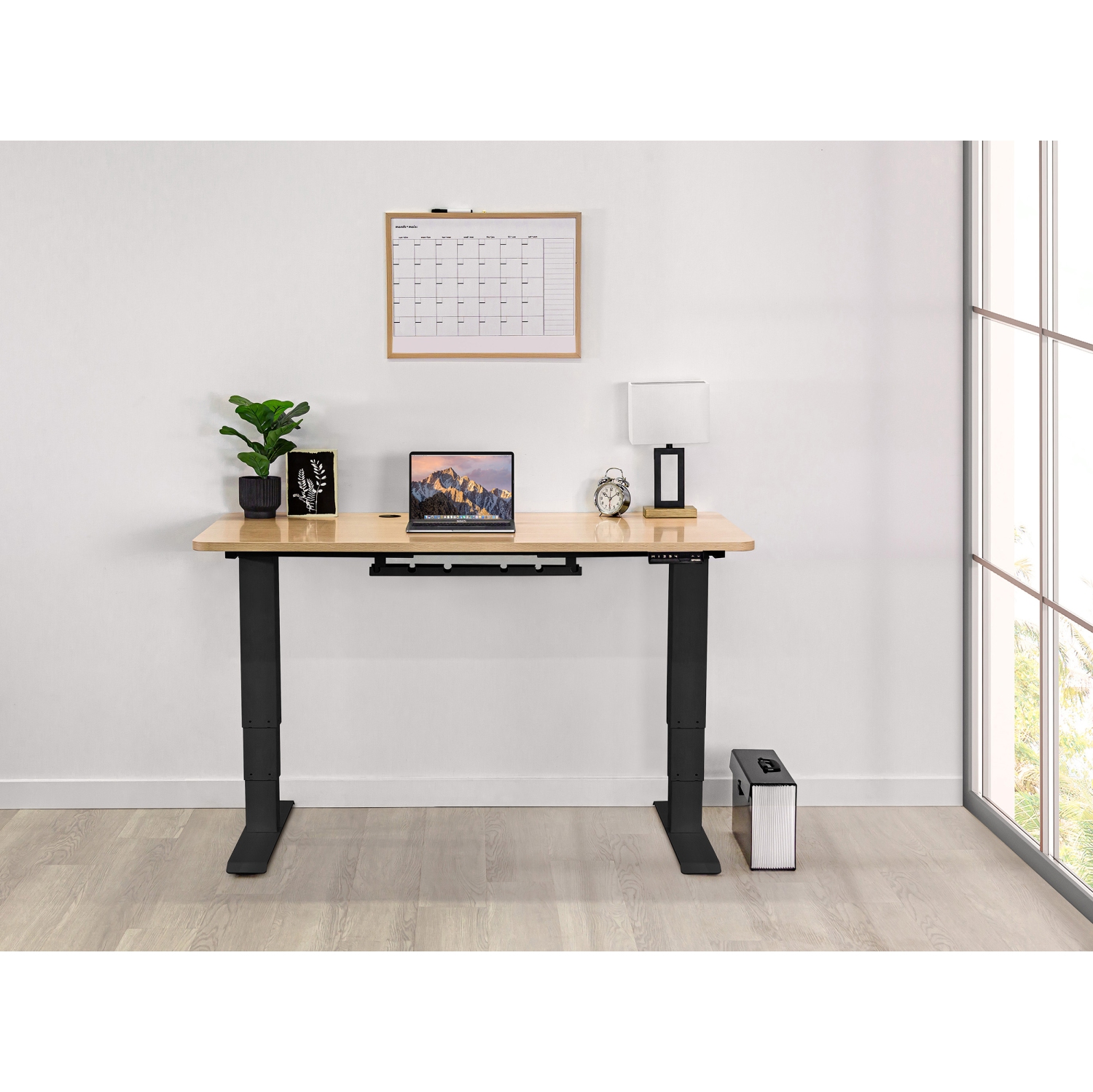 Bureau d’ordinateur à hauteur ajustable EFFYYDEK avec plateau d’organisation des câbles en chêne sur cadre noir