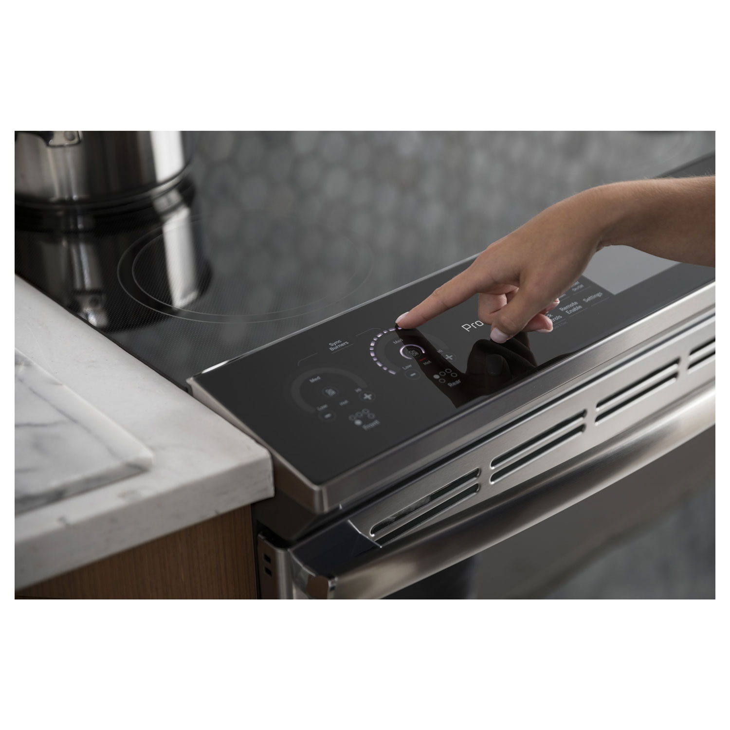 Cuisinière induction enc. 5 éléments/conv. véritable 5,3 pi³ 30 po Profile de GE-Inox