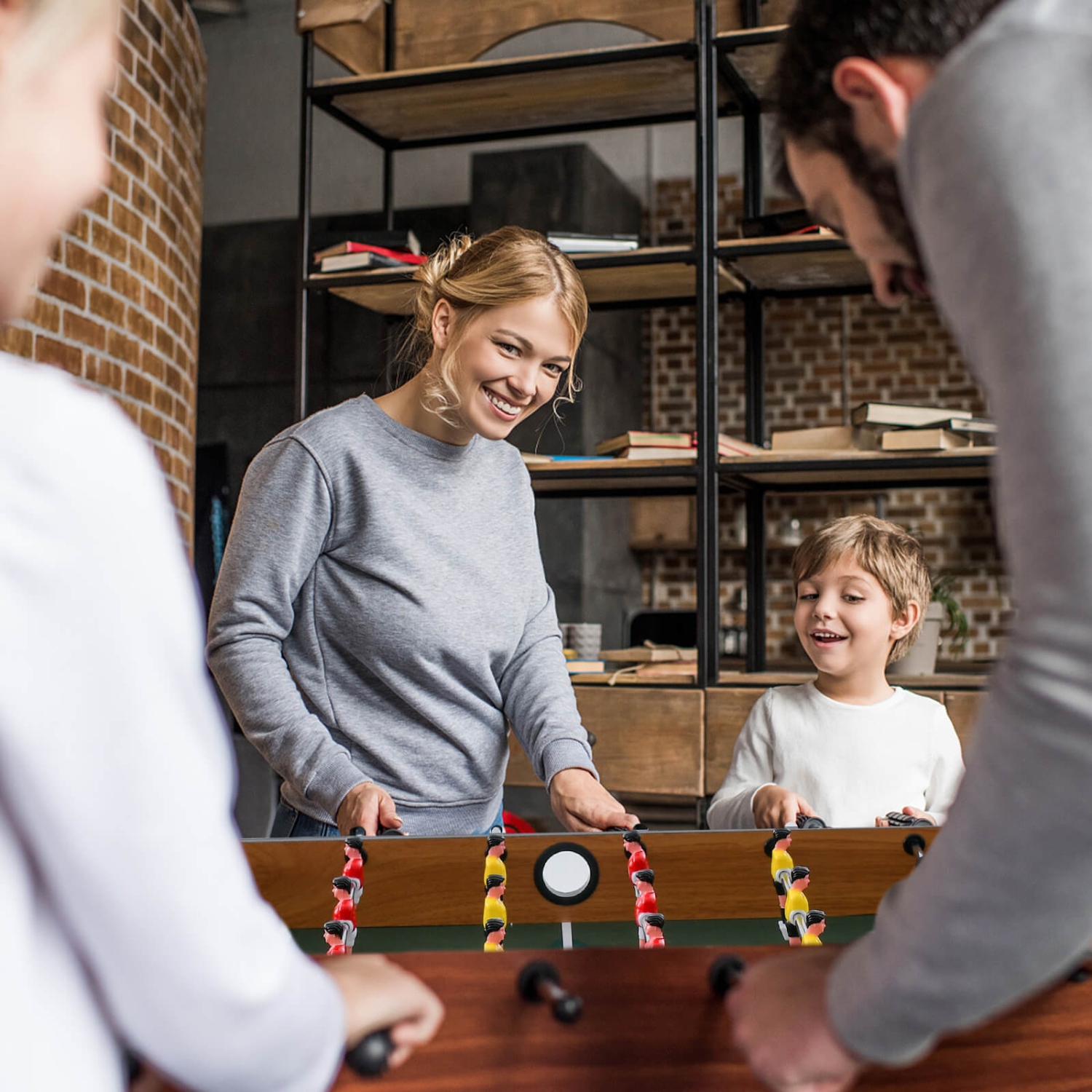 Table multi-jeux 4 en 1 Costway avec HOCKEY, TENNIS DE TABLE, BABY FOOT, TABLE DE BILLARD
