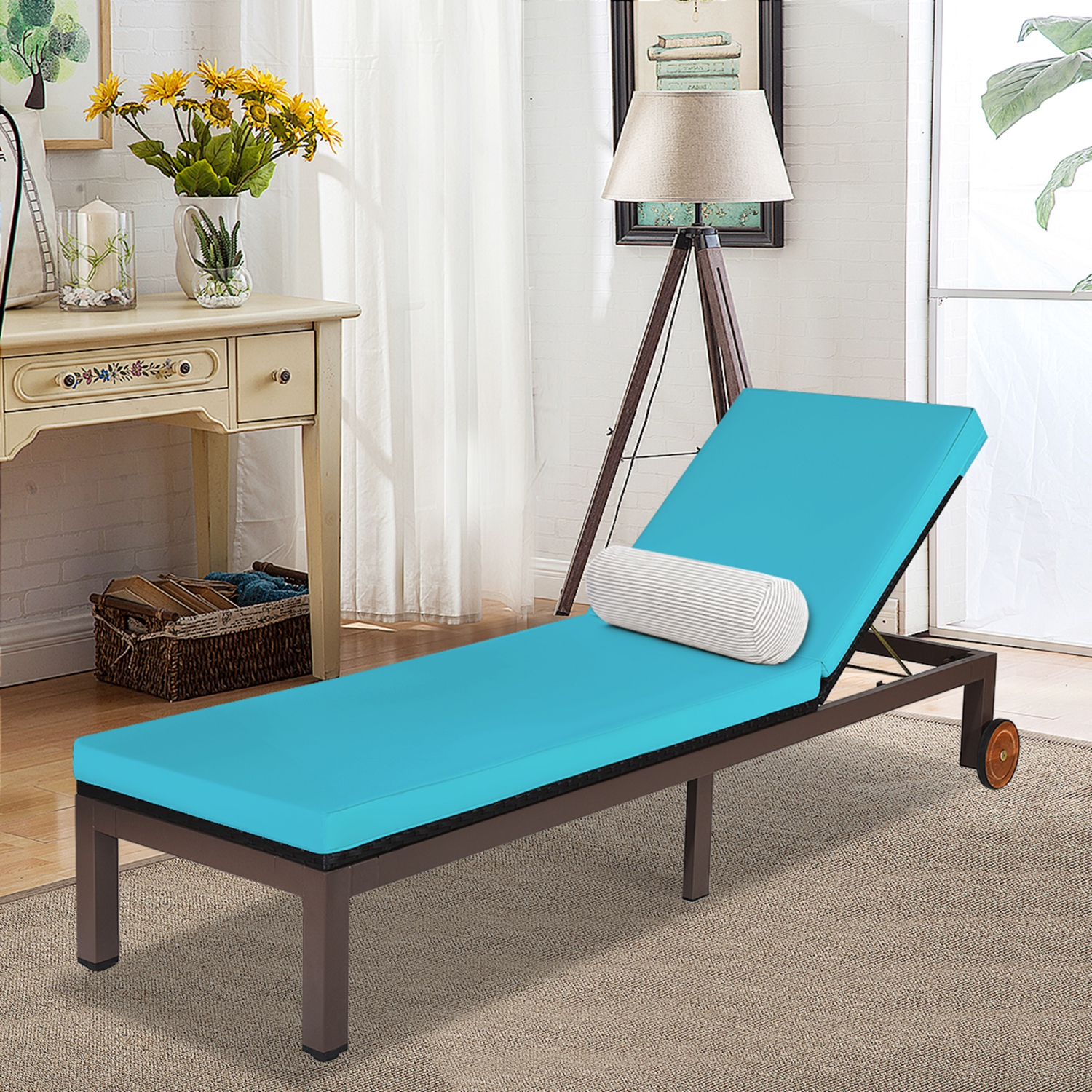Chaise longue en rotin réglable et inclinable avec matelas et roues marque Gymax