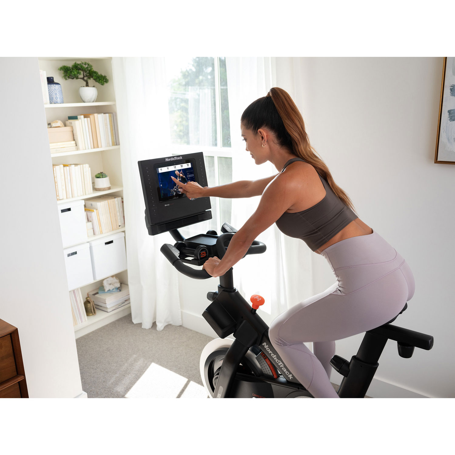 Vélo d'exercice commercial S10i Studio Cycle de NordicTrack - Modèle 2021