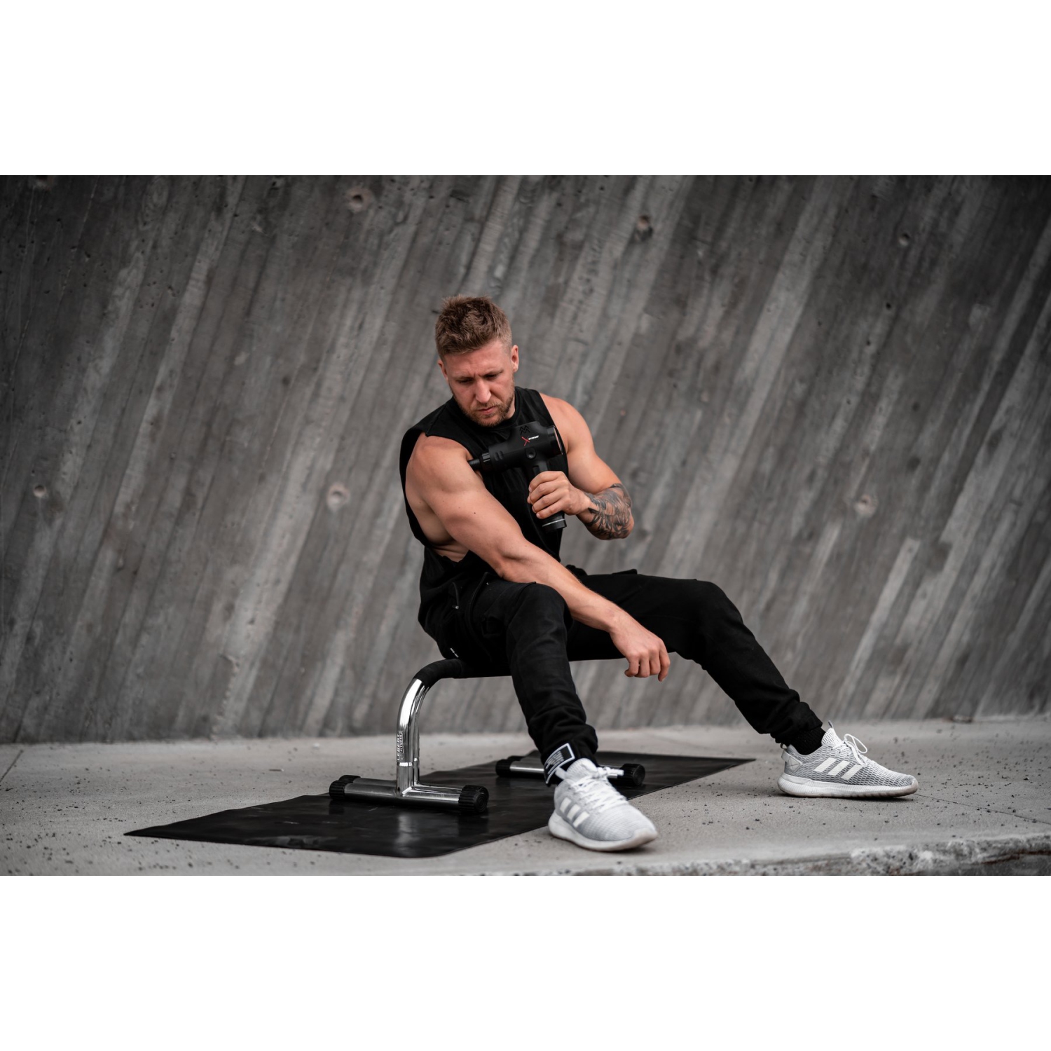 Premium Percussive Therapy SPORT Massage Gun in MATTE BLACK