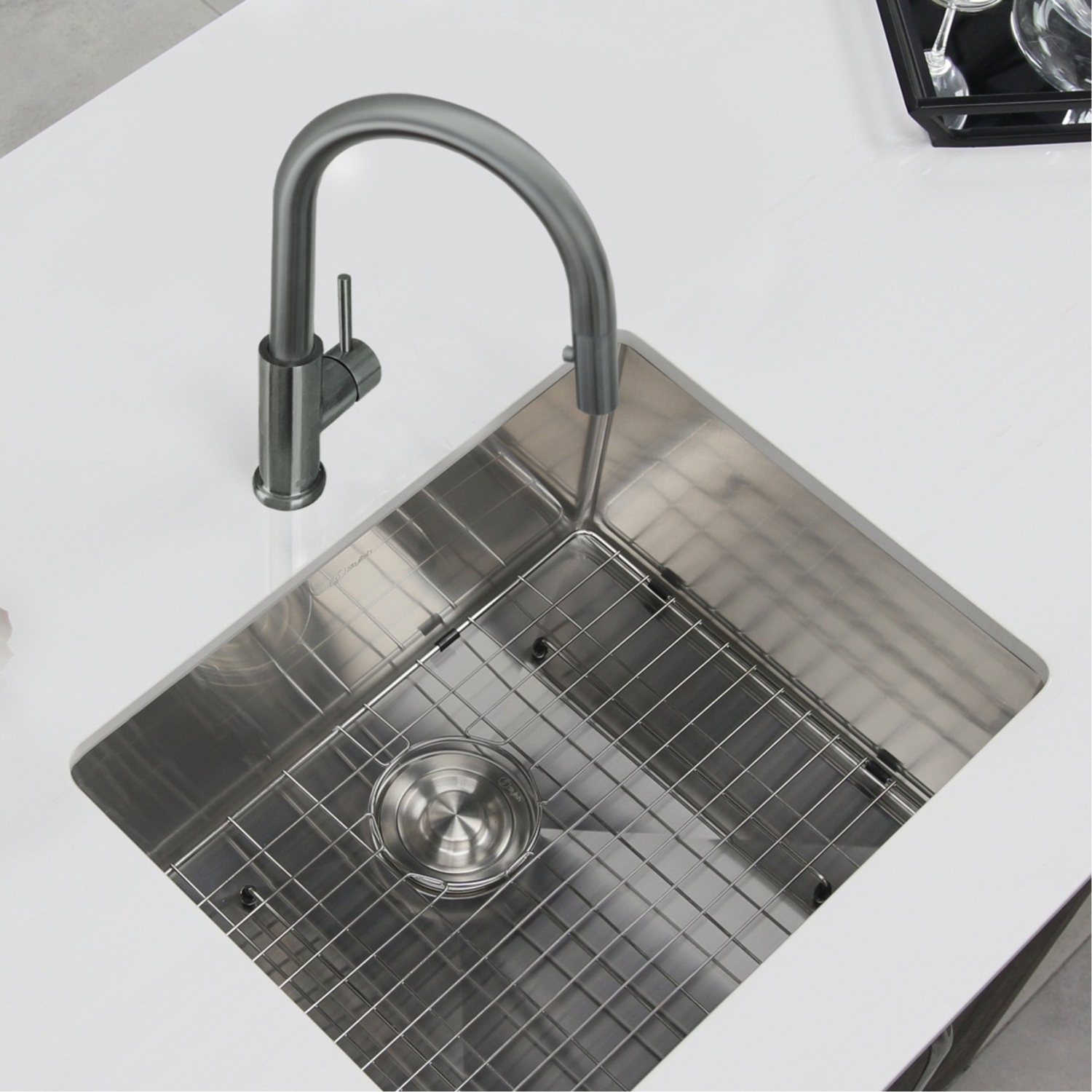 STYLISH Kitchen Sink Faucet Single Handle Pull Down Dual Mode Stainless Steel in GunMetal K-131P