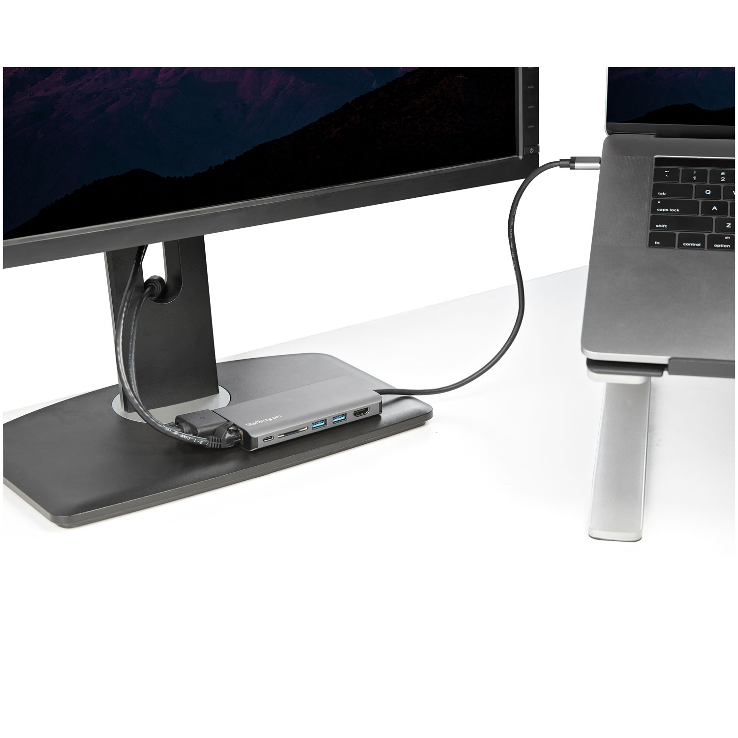 Adaptateur de voyage USB-C miniature 8-en-1 à plusieurs ports de StarTech