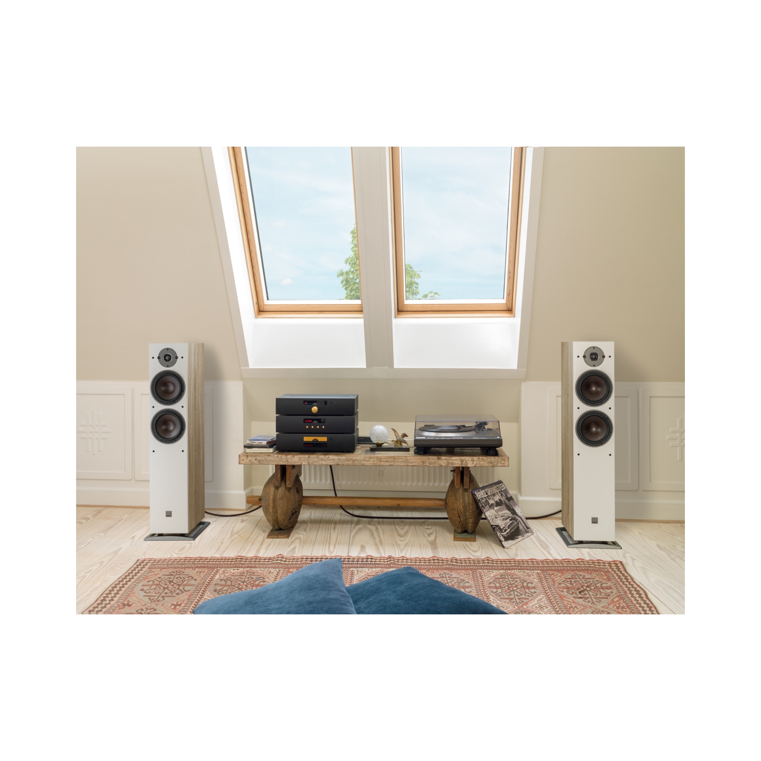 DALI Oberon 7 Floor Standing Speakers in Light Oak