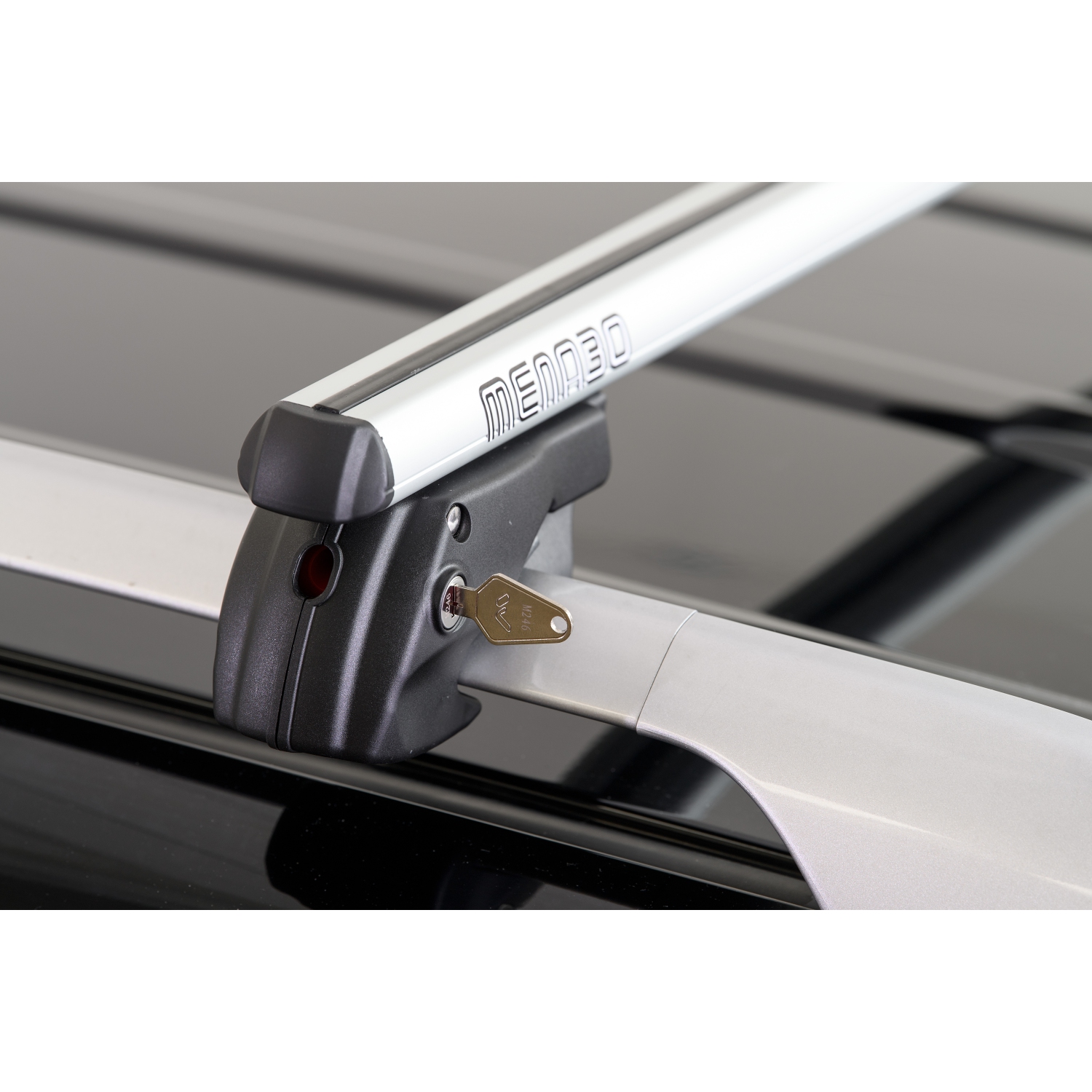 Barres de toit pré-assemblées Menabo Sherman XL pour rails surélevés de 51"