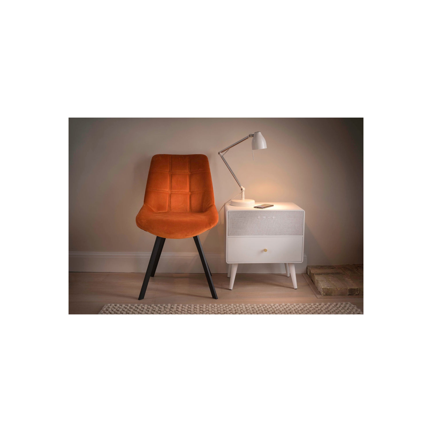 VOICI RALPH LE BUREAU POUR LA MAISON INTELLIGENTE Chargeur sans fil Qi de KOBLE avec haut-parleurs Bluetooth en blanc