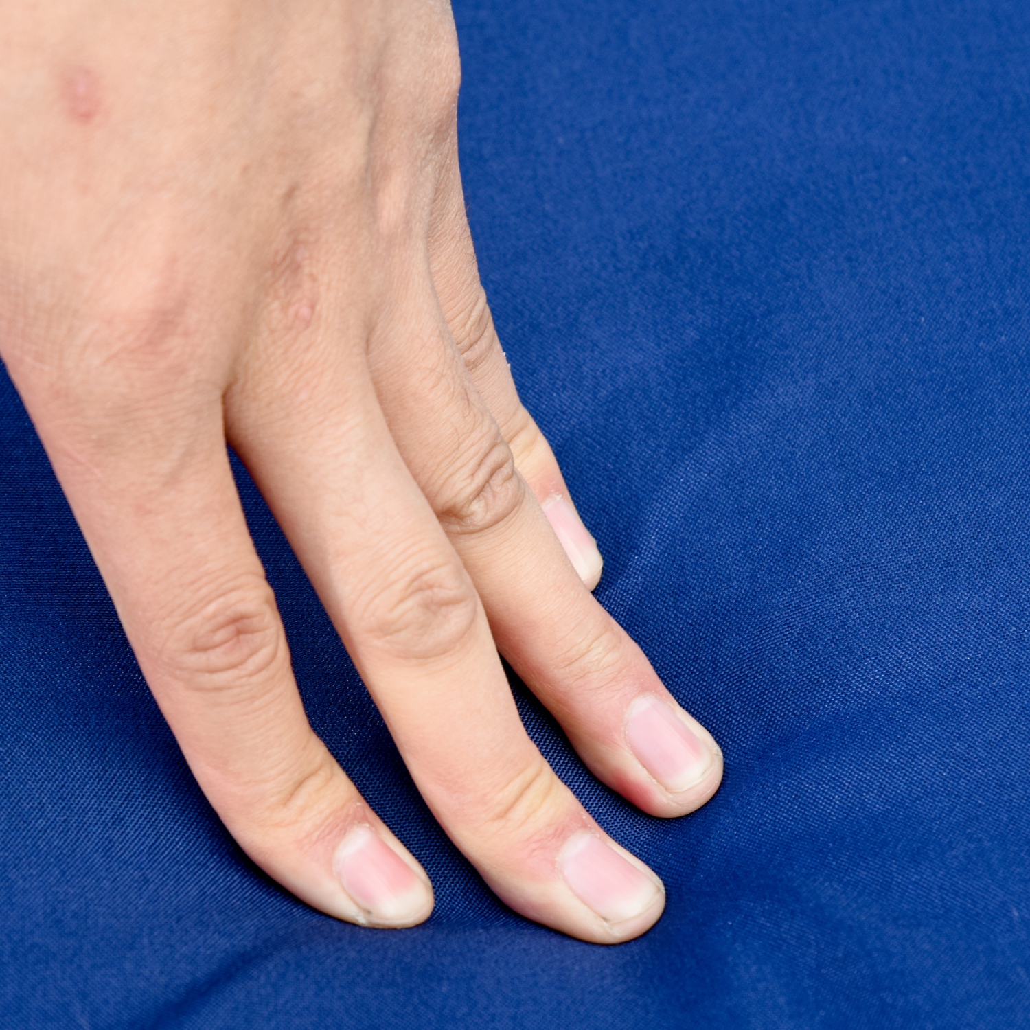 Outsunny 6 Pieces Outdoor PE Rattan Wicker Patio Furniture Sofa Set with Thick Cushions, Deluxe Garden Sectional Couch with Glass Top Table, Black