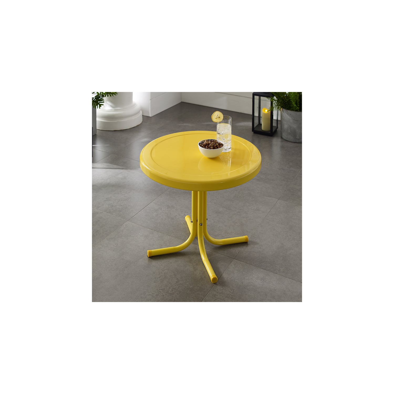Table d’extrémité de patio en métal rétro jaune de Crosley