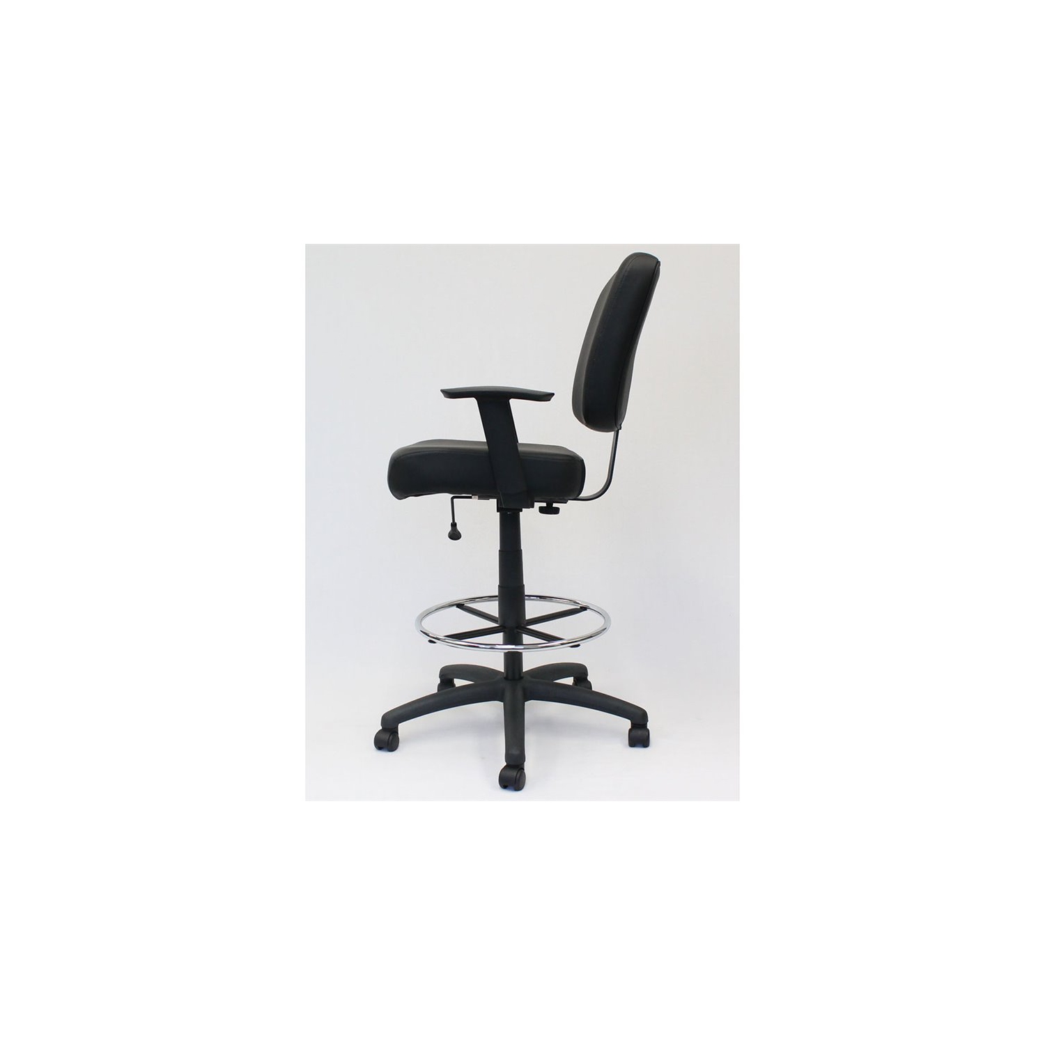 Boss Office – Tabouret de dessinateur pivotant en similicuir noir Tough to Task