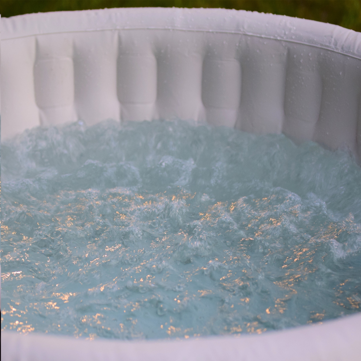 Spa gonflable rond avec couvercle HTIR4WHBR d’ALEKO - 4 personnes - 211 gallons - Brun