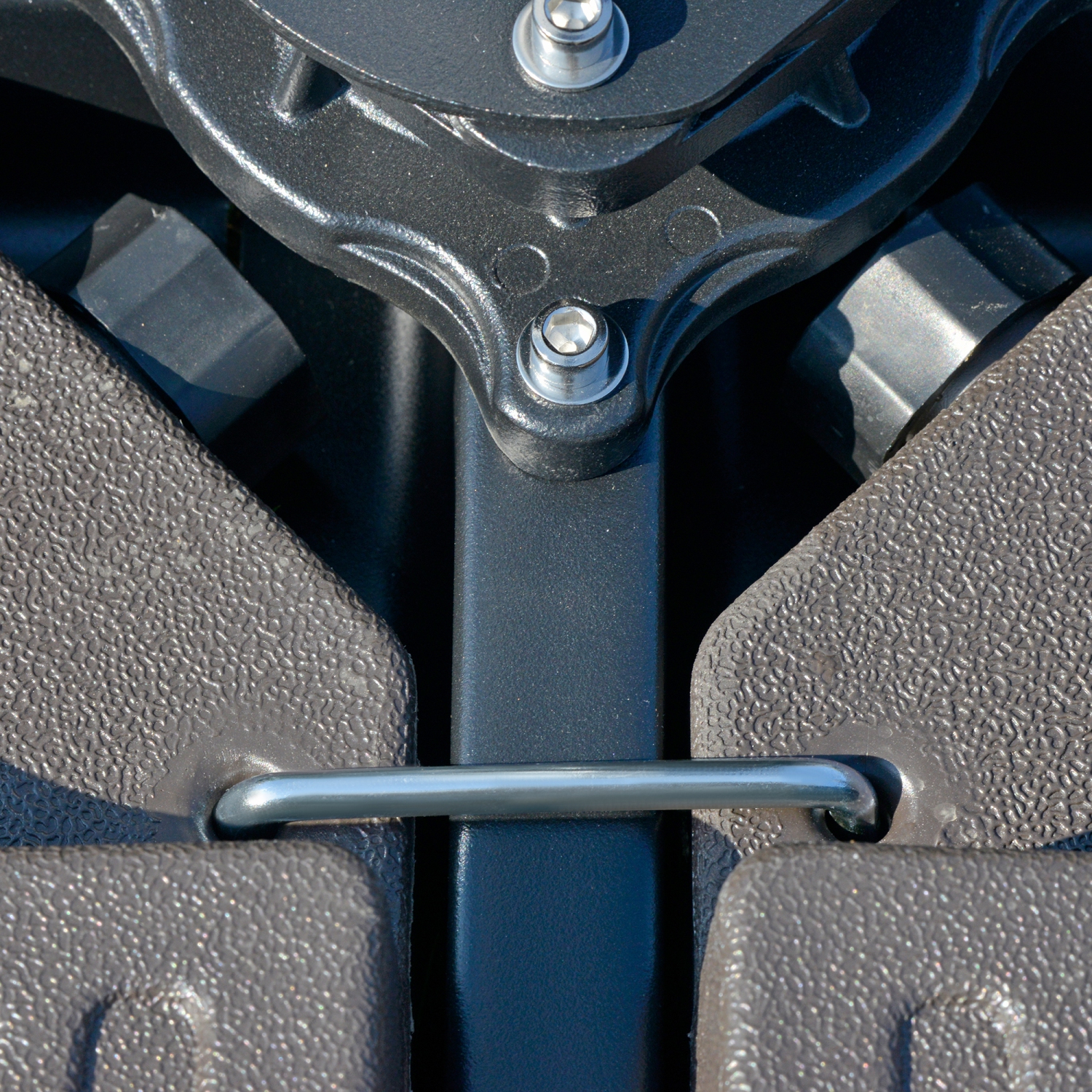 Parasol de patio excentré 4 pièces à cantilever avec poignées Outsunny, rempli d'eau et de sable