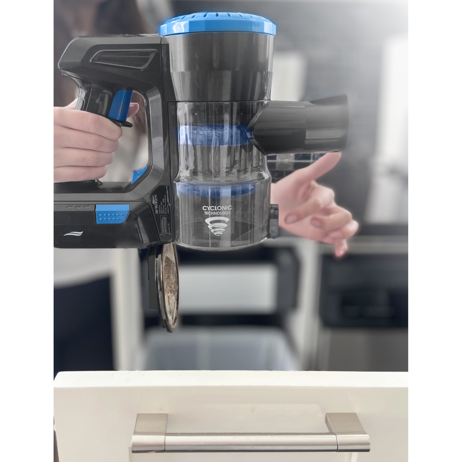 Airstream Stick Vac+ Aspirateur-balai, ultra léger et sans fil - Ultra-puissant - 7 Accessoires - Brosse motorisée - Filtre HEPA - Moteur à induction