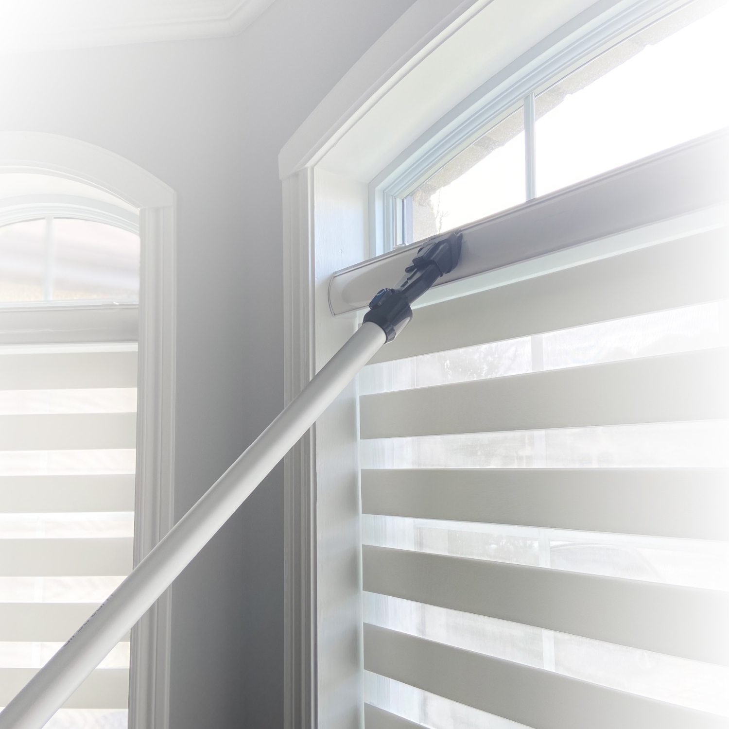 Airstream Stick Vac+ Aspirateur-balai, ultra léger et sans fil - Ultra-puissant - 7 Accessoires - Brosse motorisée - Filtre HEPA - Moteur à induction