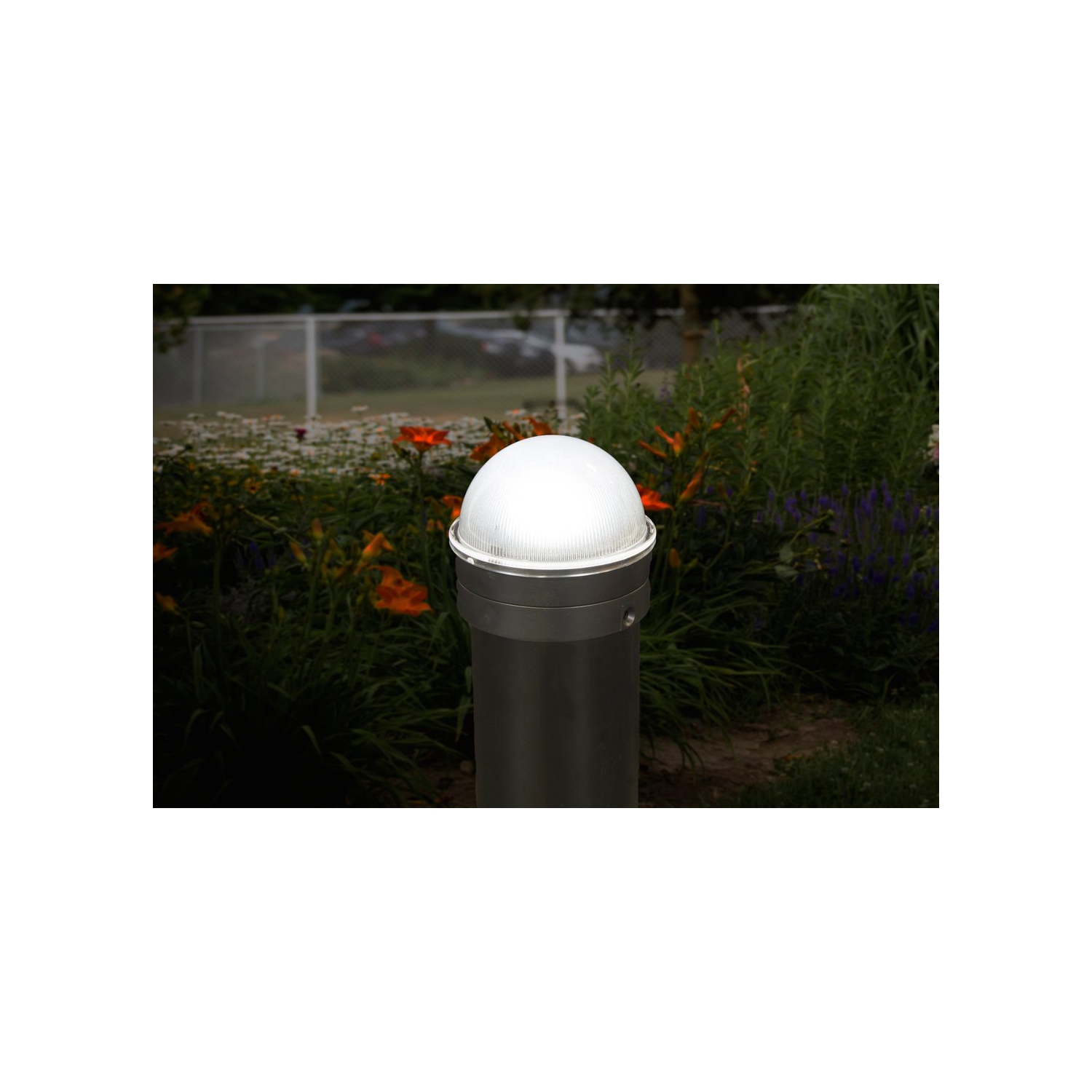 Classy Caps Capuchon de poteau solaire Silver Chainlink Summit CH2233S