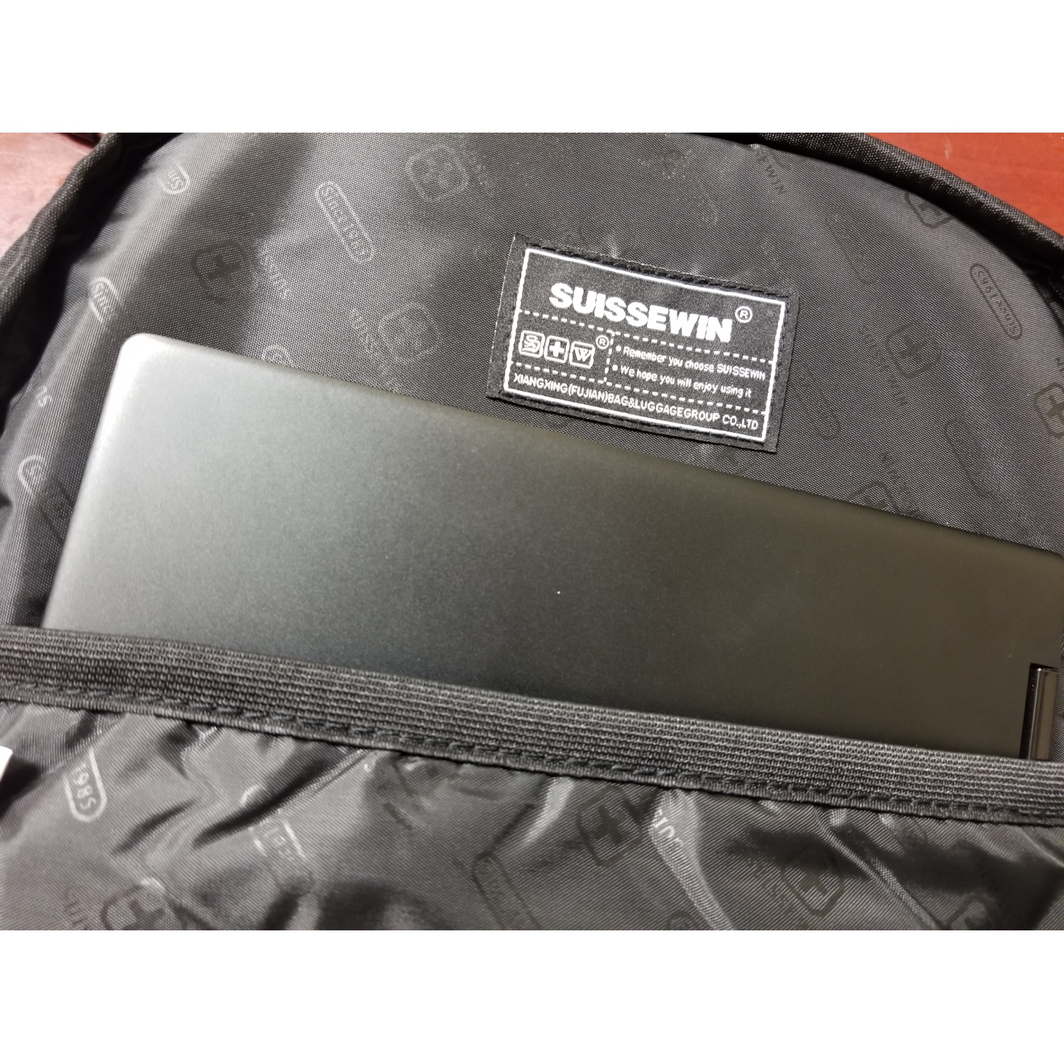 SUISSEWIN Water Resistance Unisex Backpack - 35L - Metallic Grey