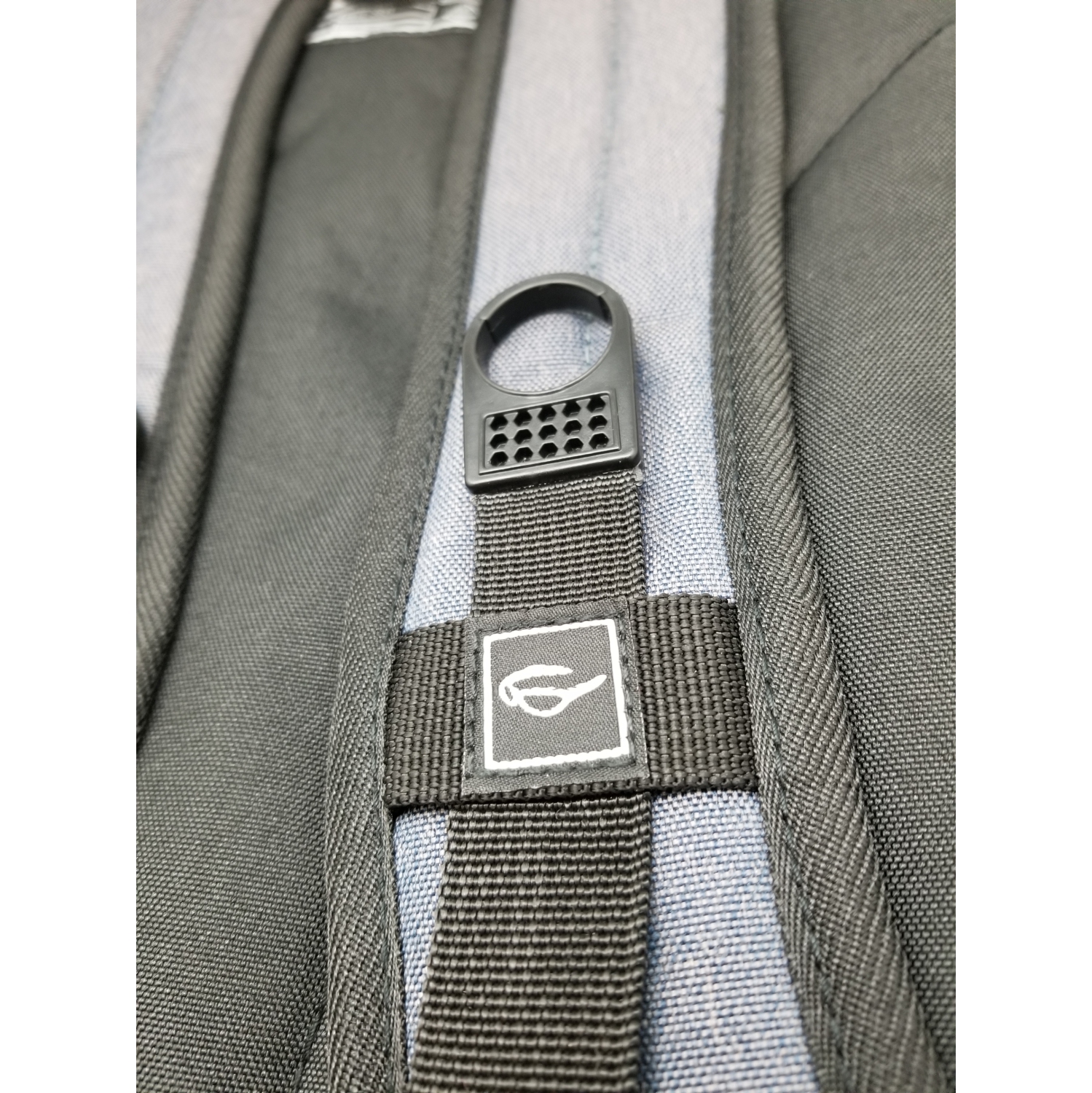 SUISSEWIN Water Resistance Unisex Backpack - 35L - Metallic Grey