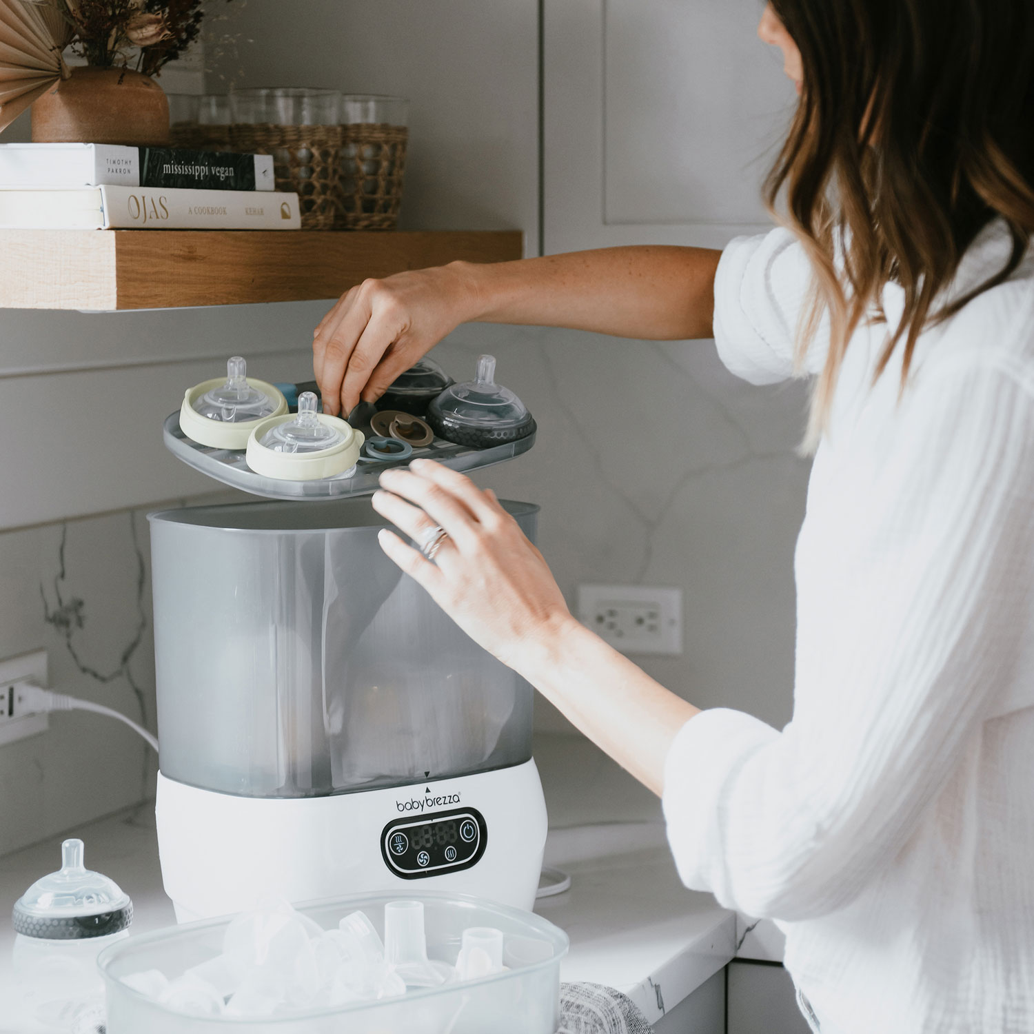 Stérilisateur de biberons et séchoir One-Step Advanced de Baby Brezza - Blanc