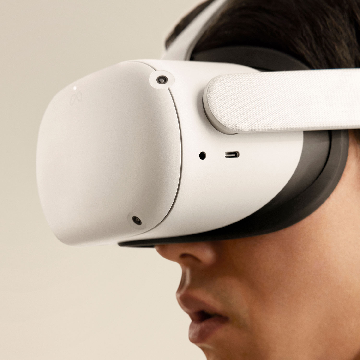 Casque de réalité virtuelle Meta Quest 2 de 128 Go avec manettes Touch