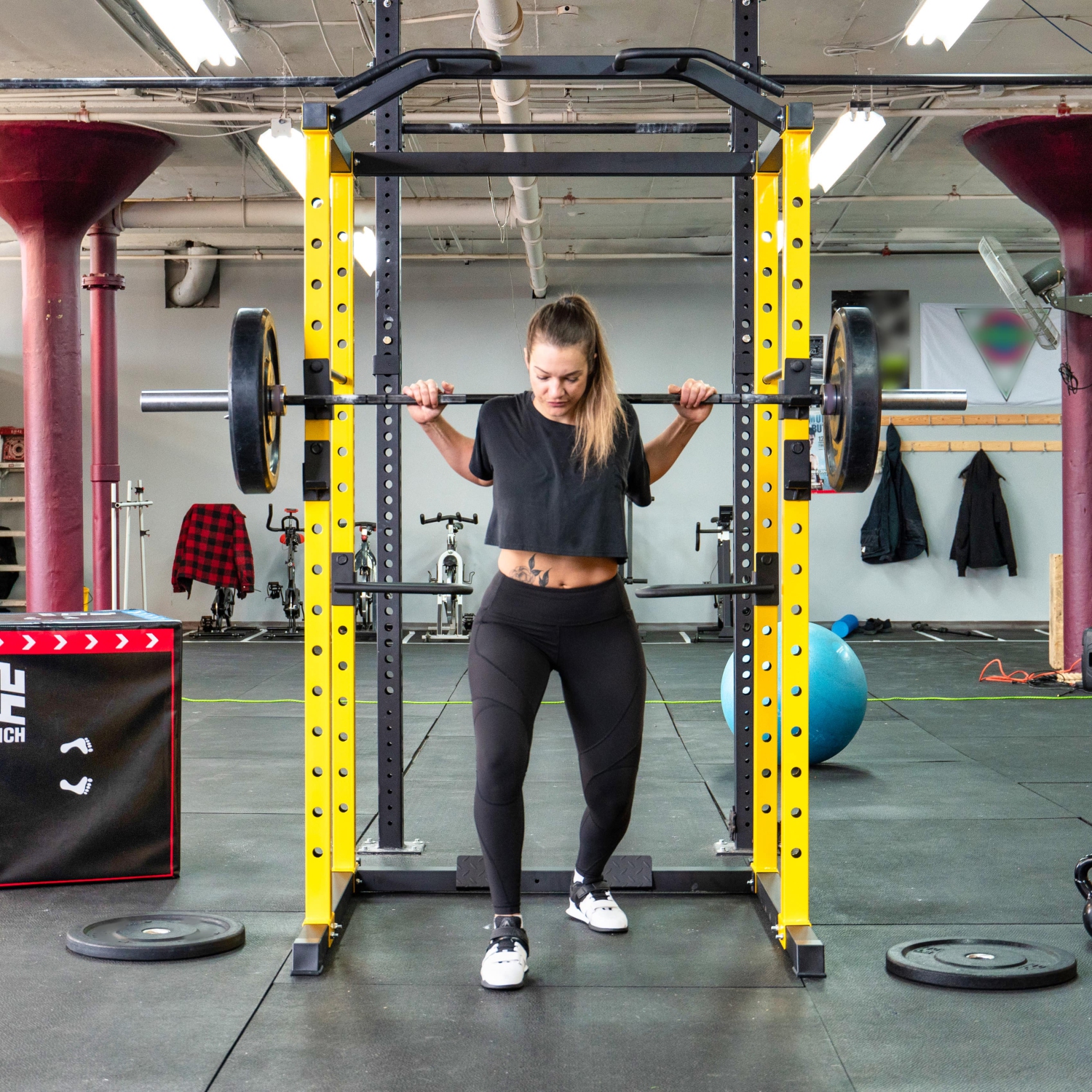 Support multifonction réglable PRISP – Présentoir de mise en forme avec accessoires polyvalents