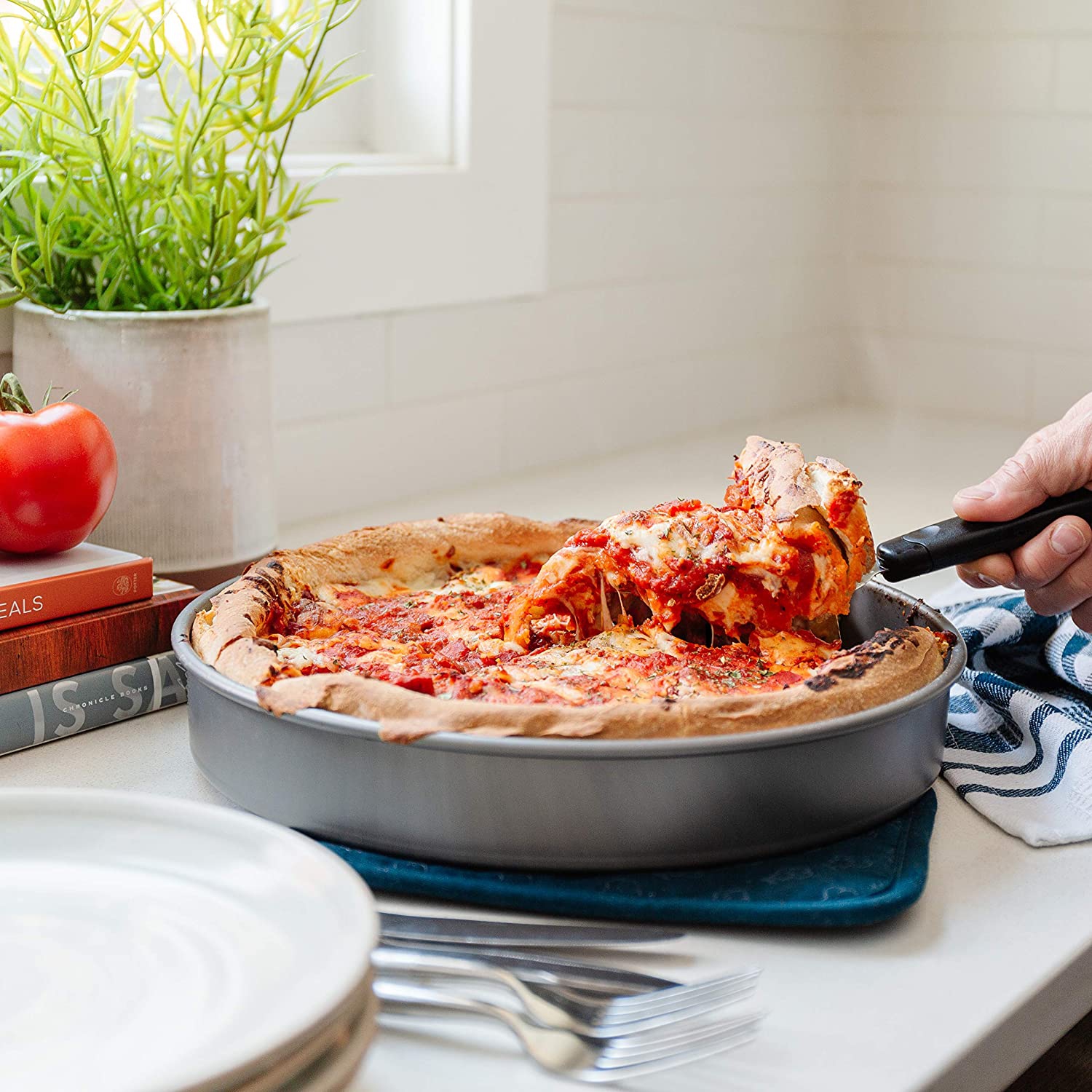 Chef Pomodoro Deep Dish Pizza Pan, Chicago Style