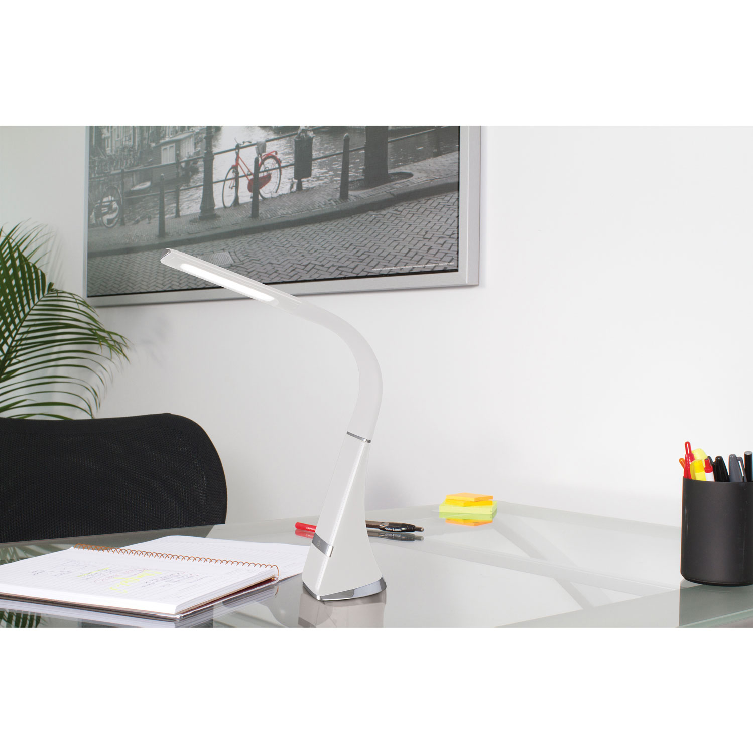 Lampe de bureau DEL traditionnelle ClearSun Recharge d'OttLite - Blanc