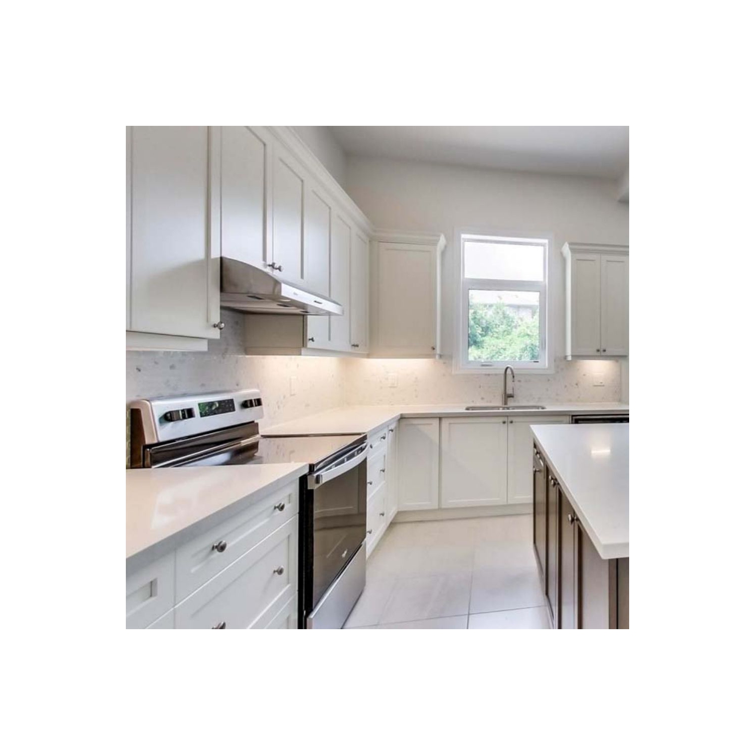 Cyclone 36" 570 CFM LED lights Undermount Range Hood - White