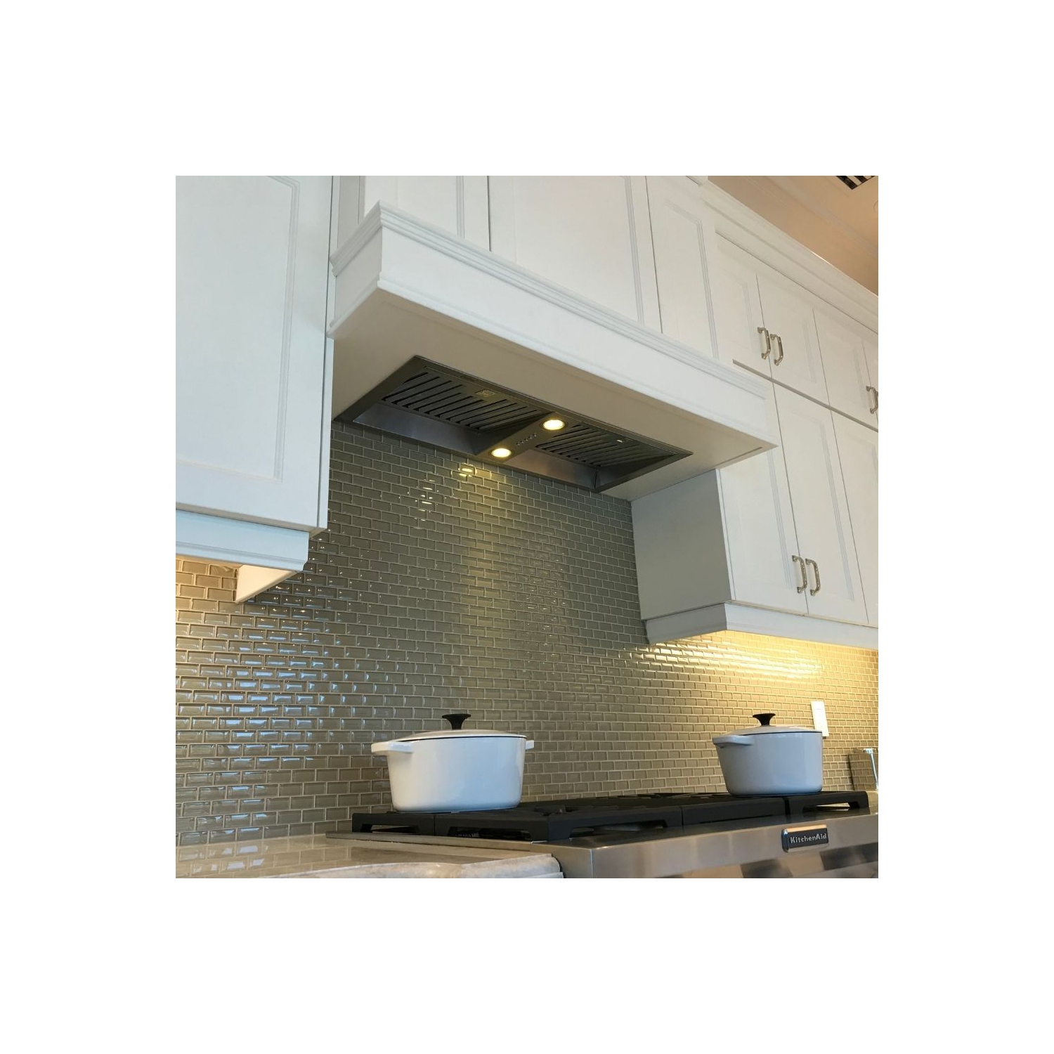 Hotte de Cuisine Encastrable, équipée de Lumières DEL, 28", 600 PCM Filtres à Chicanes - Acier inoxydable par Cyclone