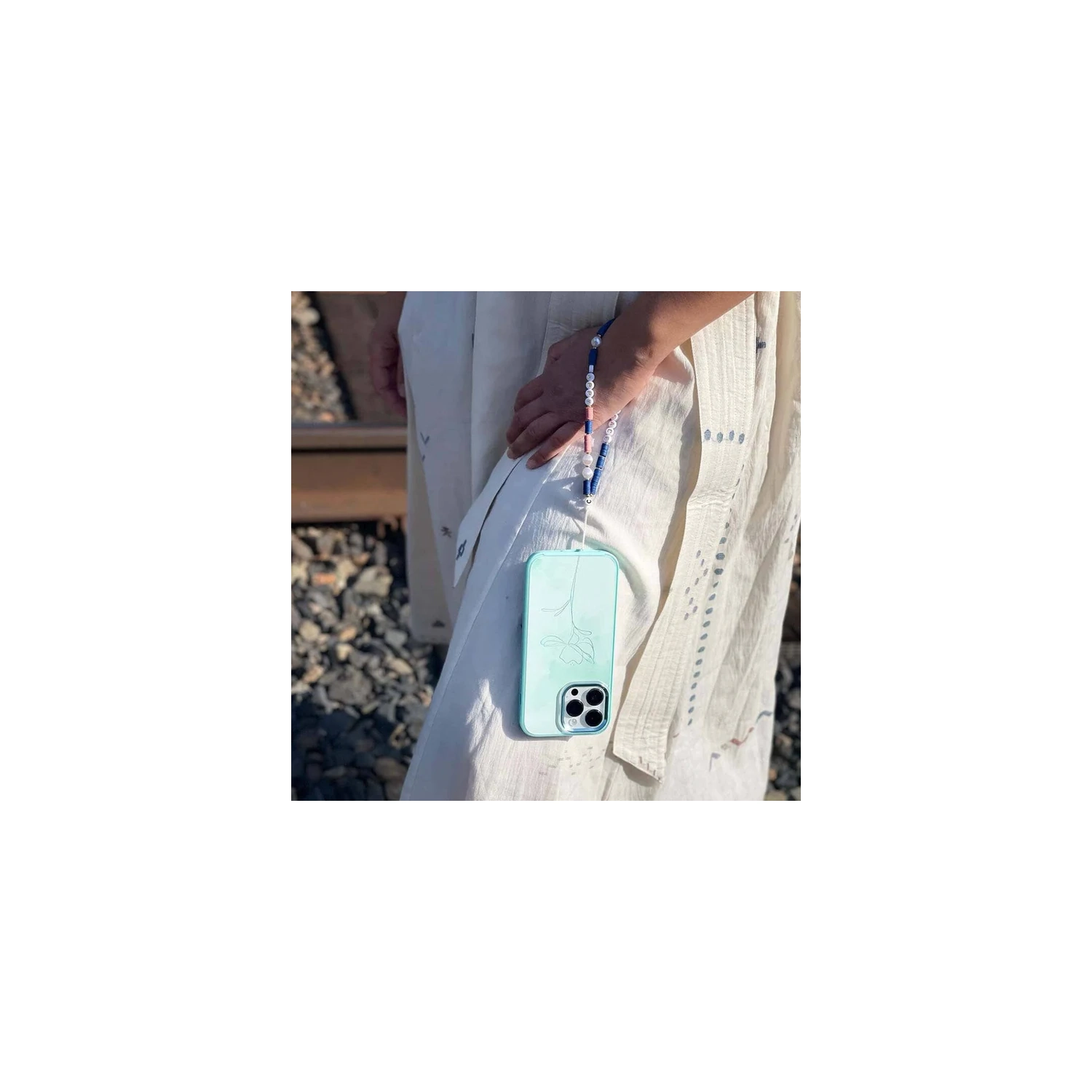 MagSafe iPhone 14 Teal Flower Case