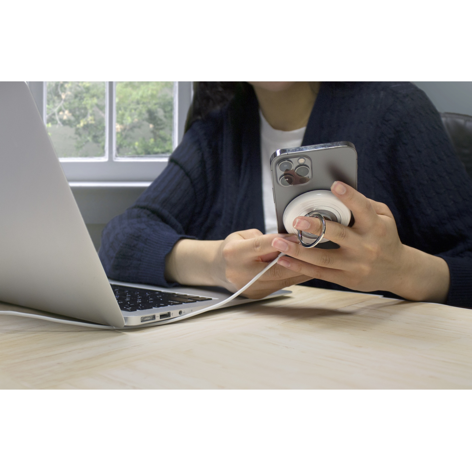 Adreama Magnetic Wireless Charger with Stand, 15W