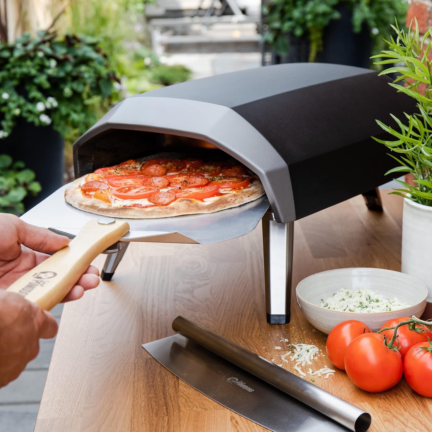 Pelle à pizza en aluminium et en métal chef Pomodoro avec manche pliable en bois pour un rangement facile spatule à pizza de luxe Gourmet de 12 x 14
