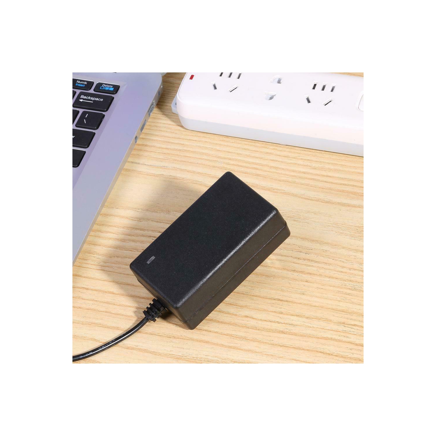 21V 2A 18650 Lithium Battery Charger DC5.5mm Power Adapter Charger