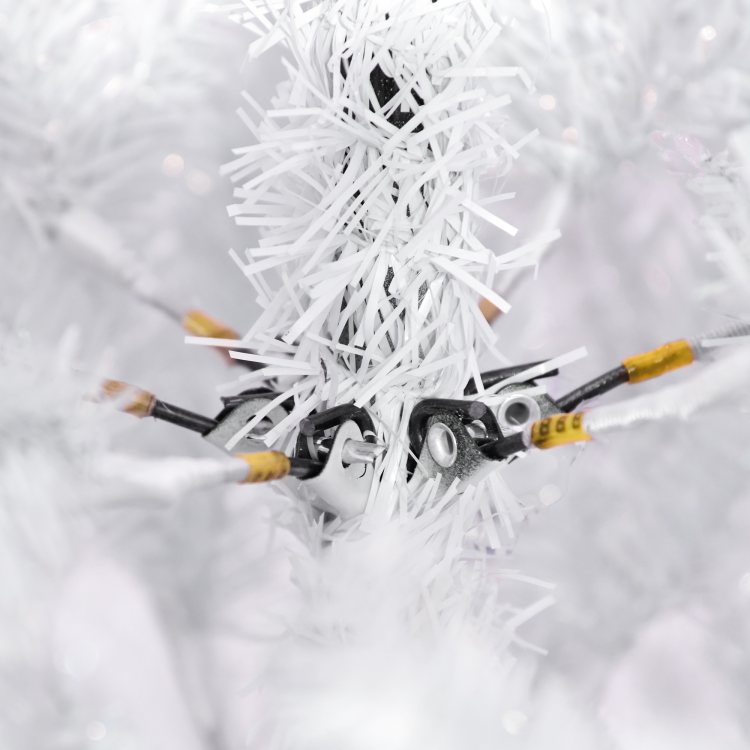 HOMCOM 7FT Artificial Christmas Tree, Holiday Xmas Tree with Foldable Feet and 1823 Branch Tips, Home Indoor Holiday Decoration, White