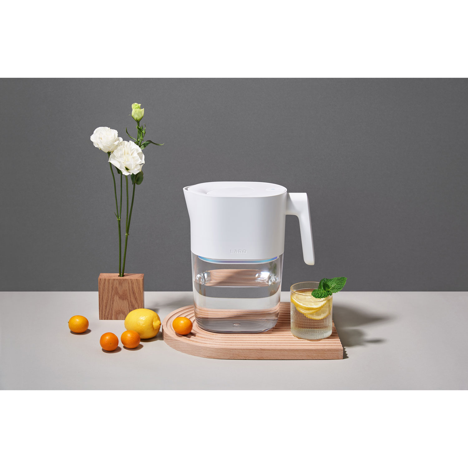 Pichet autonettoyant à filtre UV de 1,9 l PureVis de LARQ - Blanc granite