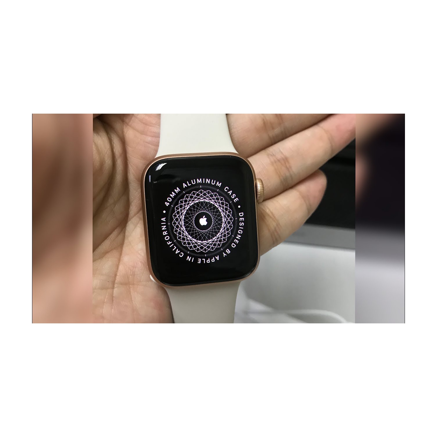 Apple Watch Series SE 44mm Gold New