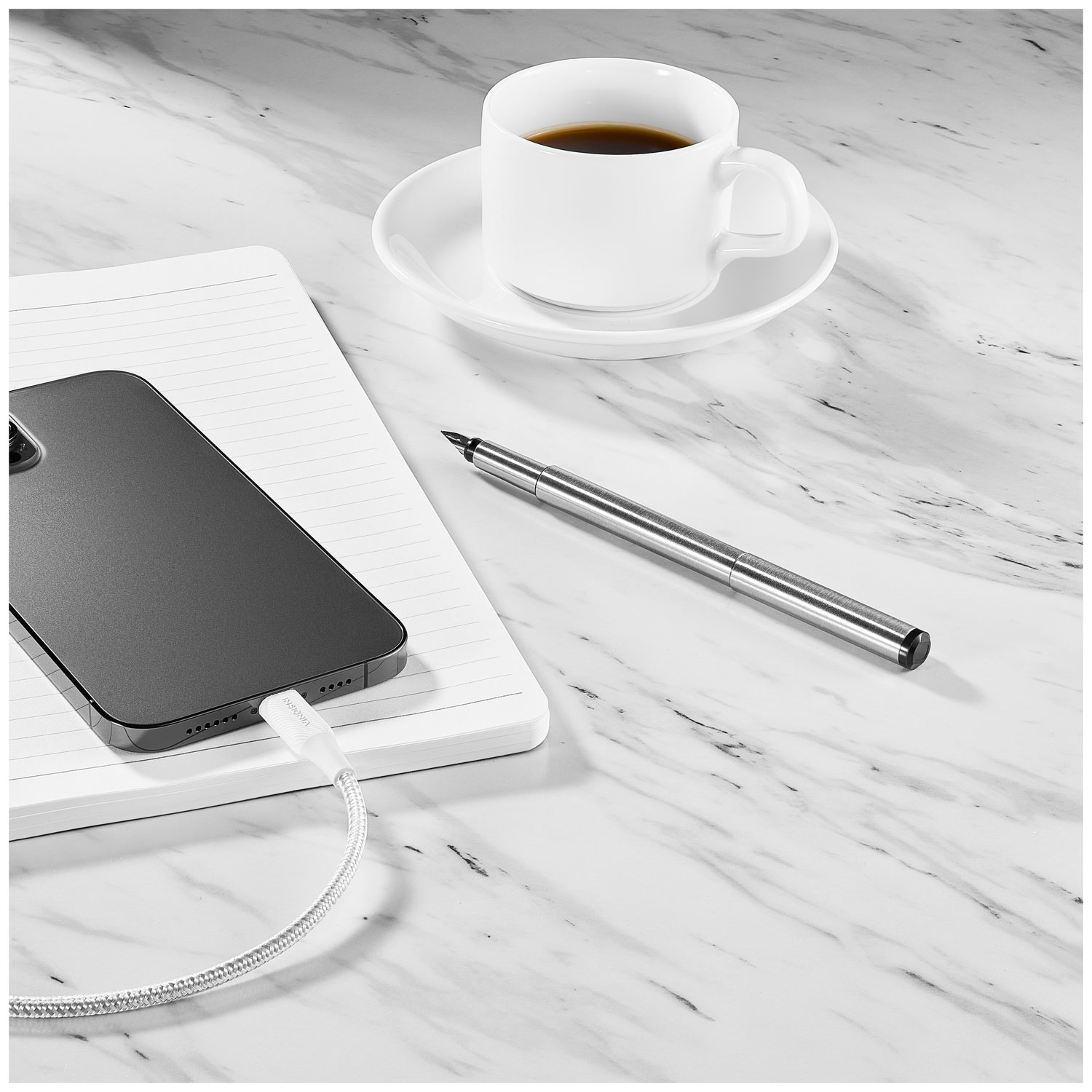 Câble tissé Lightning à USB-A de 0,3 m d'Insignia certifié MFi par Apple - Gris lunaire