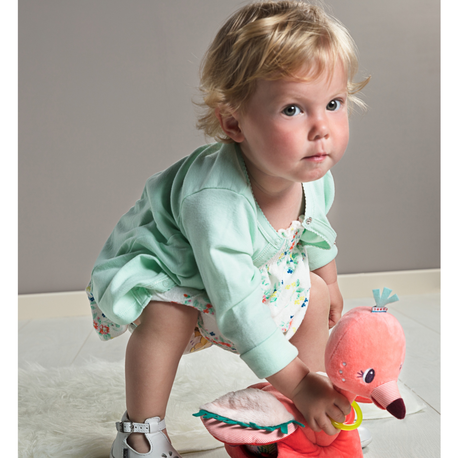Lilliputien Anais the Flamingo and her Babies Activity Toy