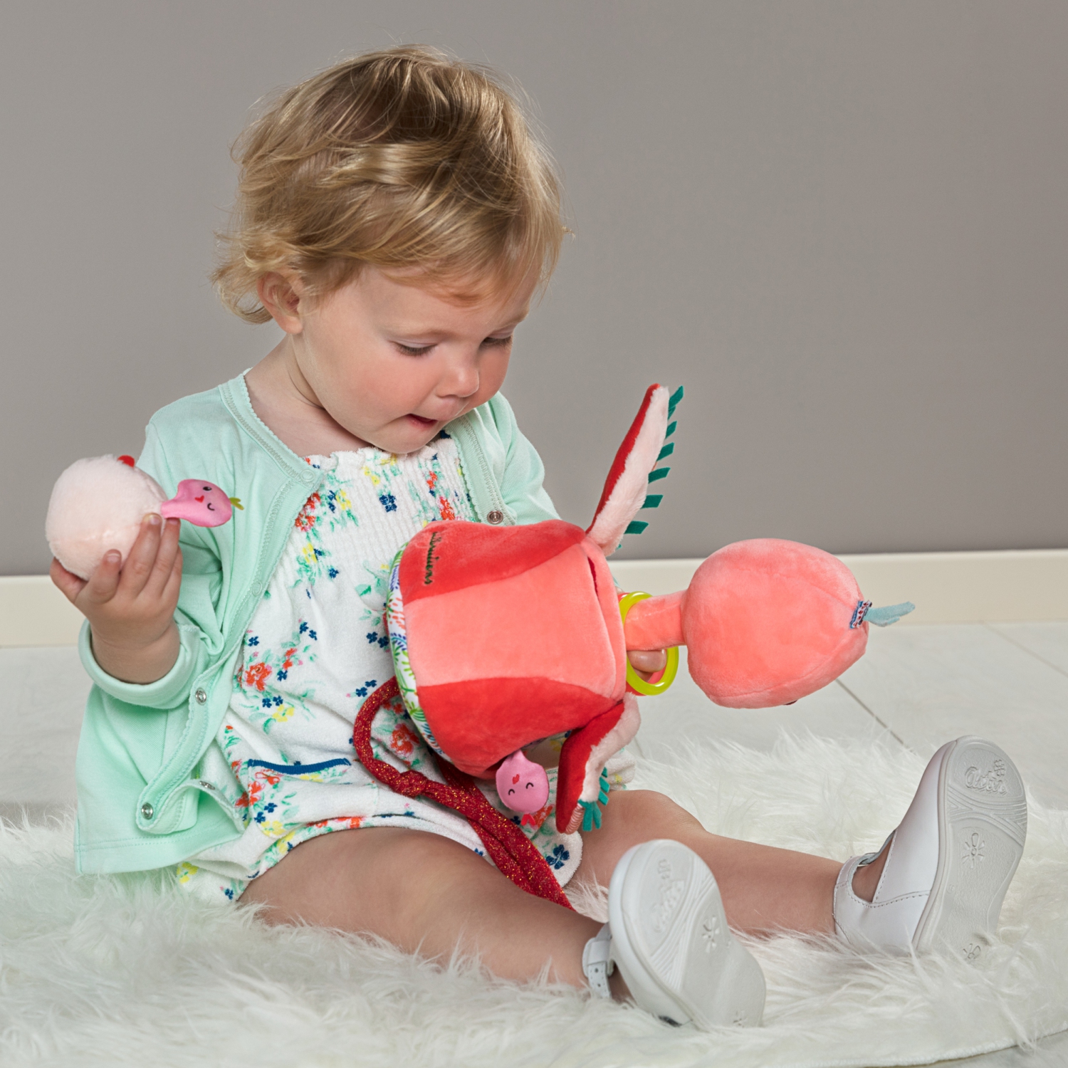 Lilliputien Anais the Flamingo and her Babies Activity Toy