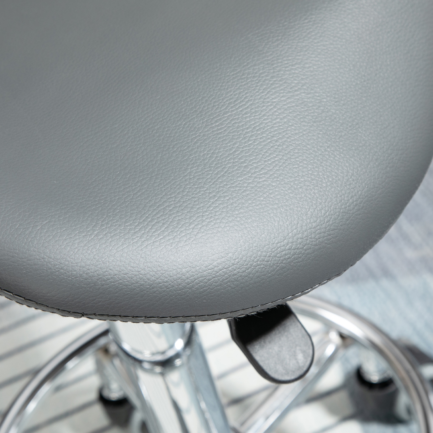 HOMCOM Saddle Stool, PU Leather Adjustable Rolling Salon Chair for Massage, Spa, Clinic, Beauty and Tattoo, Grey